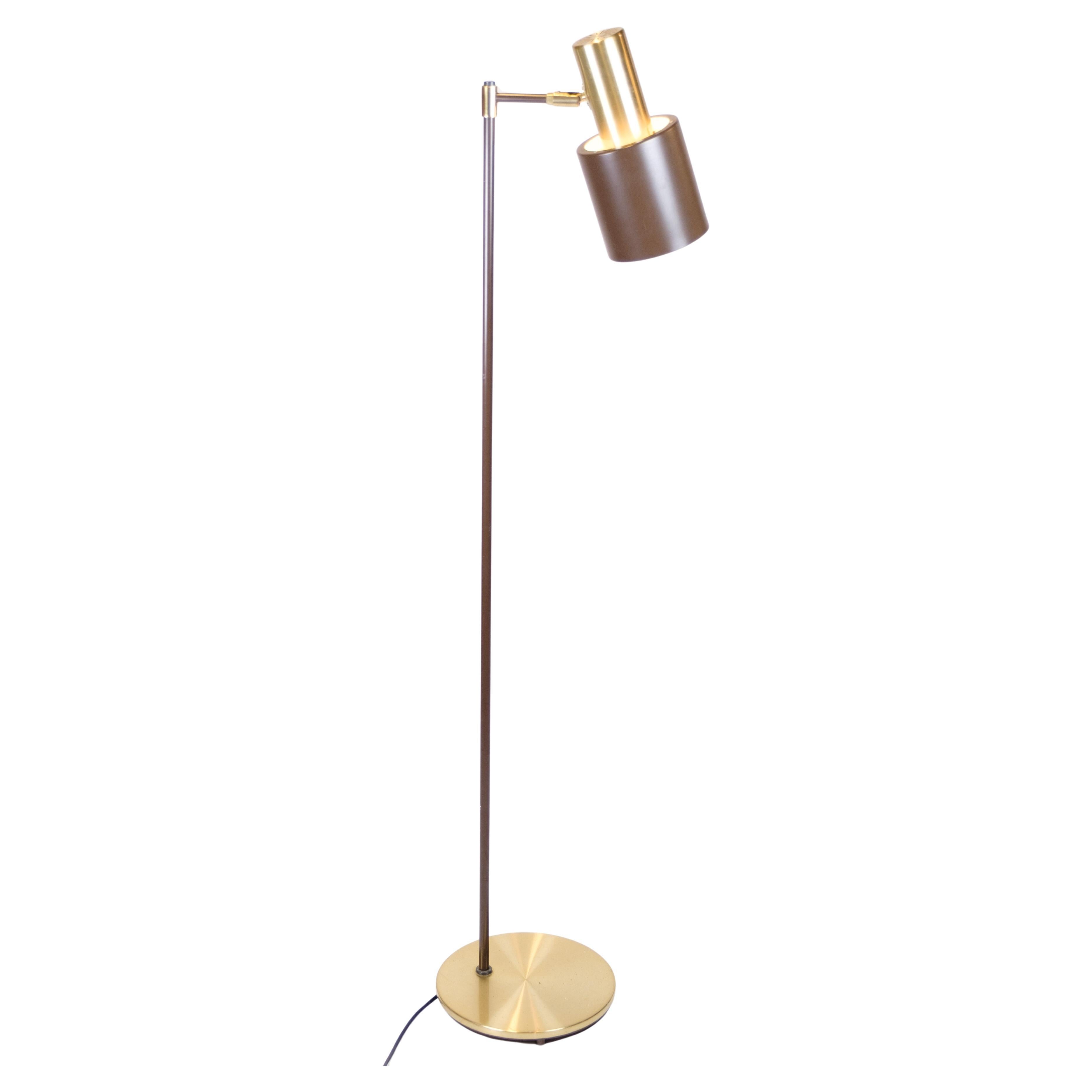 Lampadaire Model Studio En Métal Laqué Brun Et Laiton Par Jo Hammerborg en vente