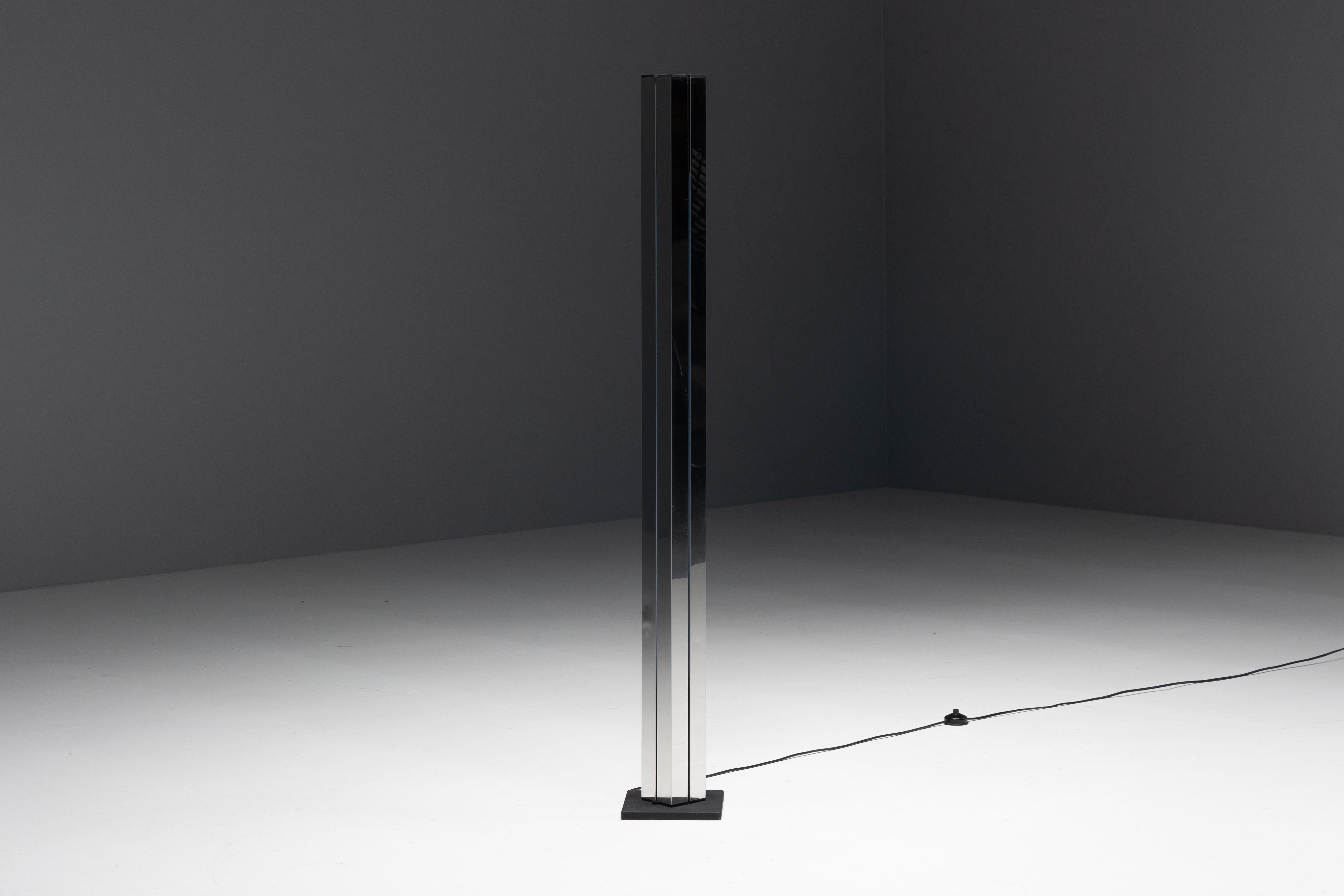 Lámpara de pie Moonlight by Ettore Sottsass for Arredoluce, Italia, 1970s en Excelente estado para la venta en Antwerp, BE