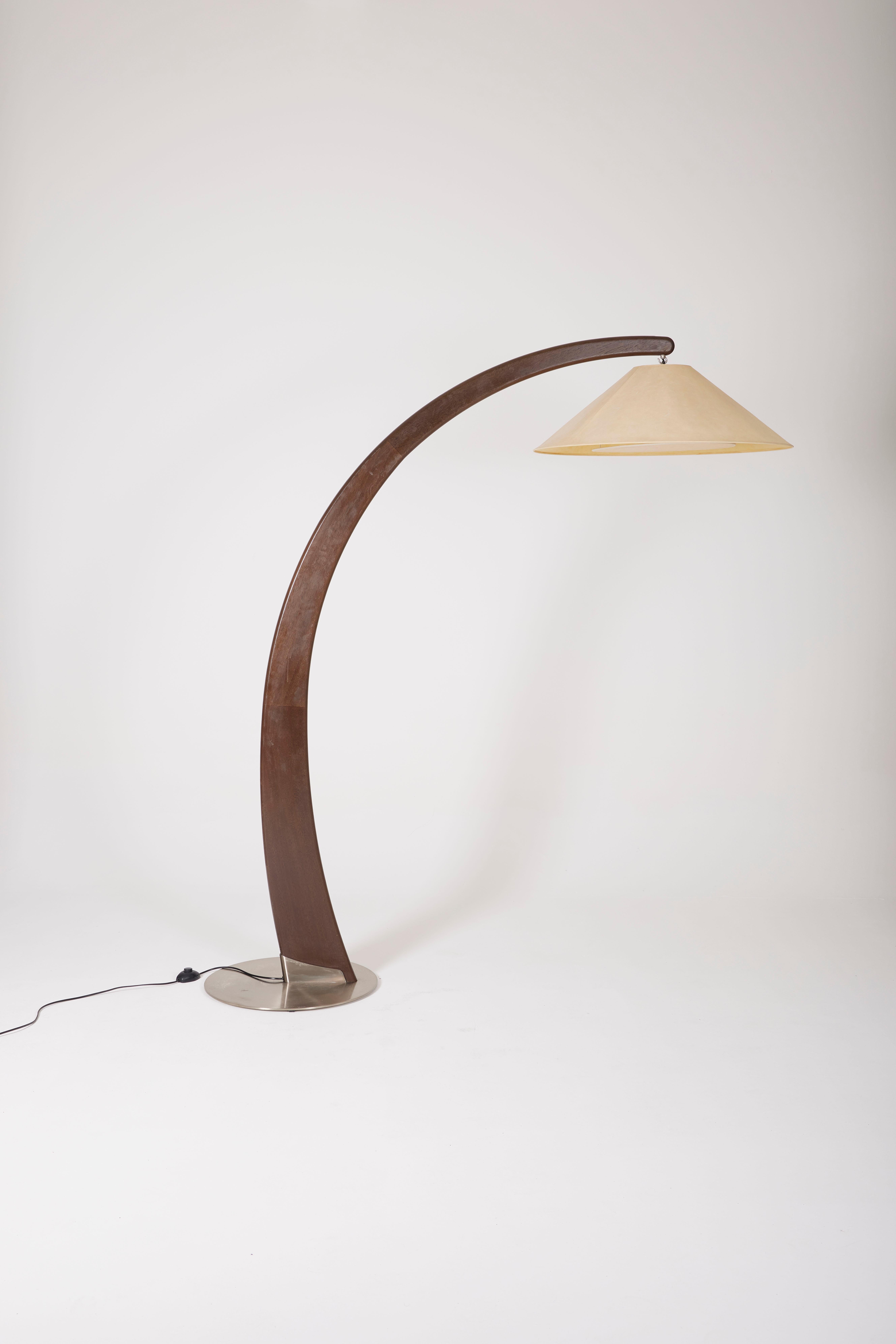 Arc floor lamp Luna by Italian designer Natuzzi Salotti (born in 1940), 1990s. The fabric lampshade is original. The floor lamp is composed of a solid walnut arc and a weighted stainless steel base. In very good condition.
LP2041