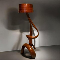 Lámpara de pie nº 1 - Serie Fluentum, de madera maciza de fresno, por Raka Studio