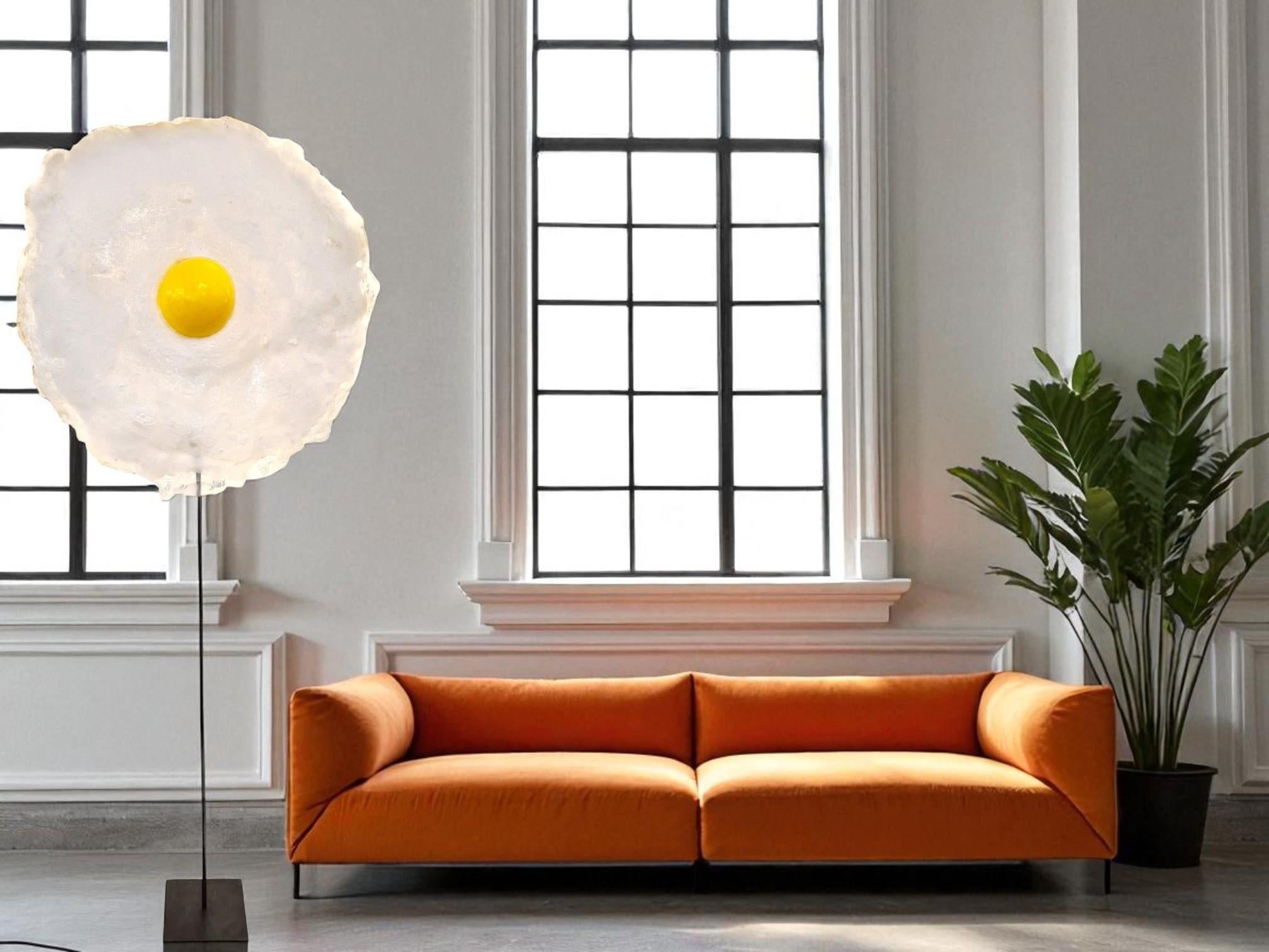 Métal Lampadaire Oeuf signé par le designer Michel Froment en vente