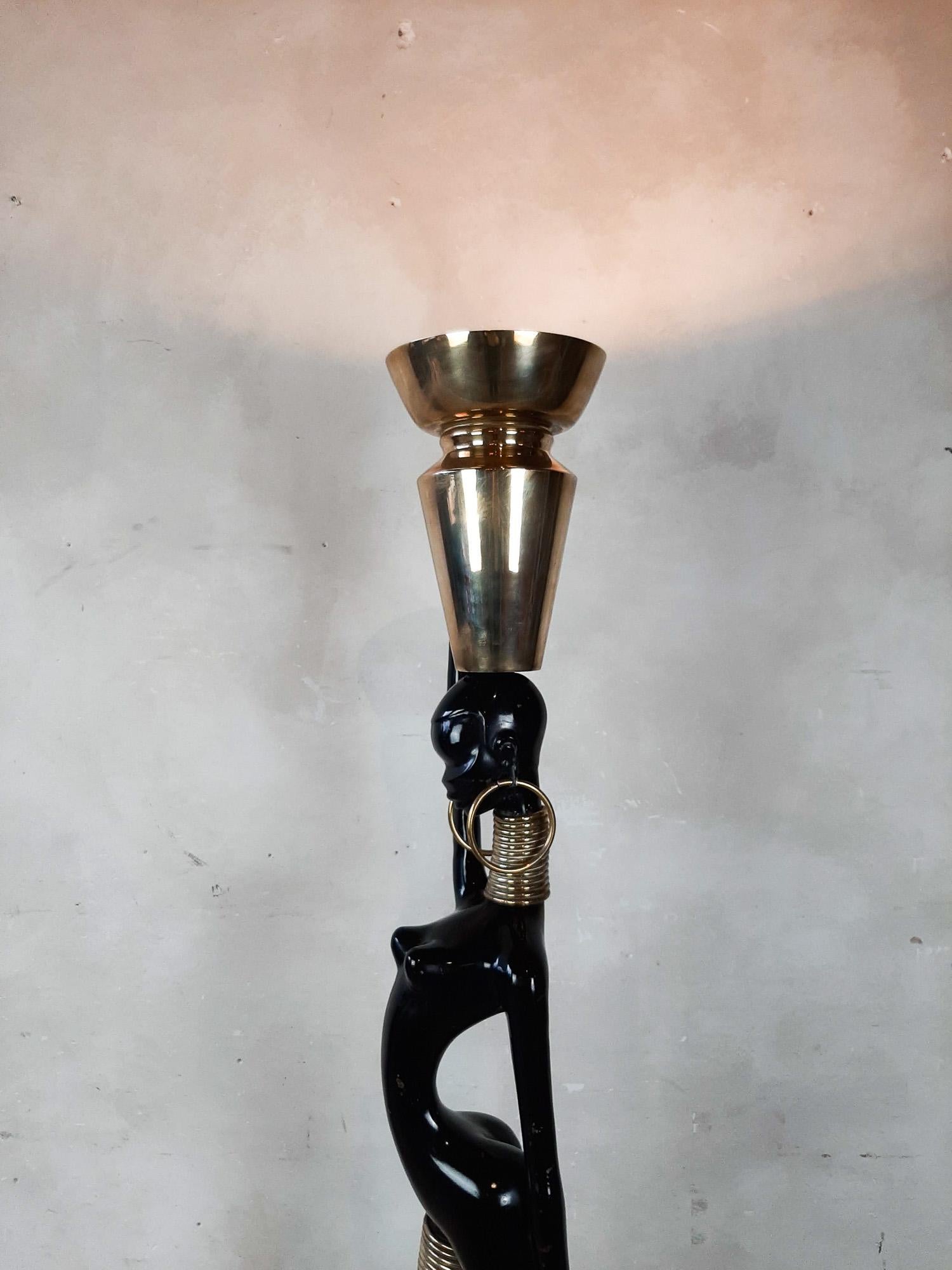 Floor Lamp of a Beautiful African Woman with Urn, by Hagenauer, 1970s For Sale 4