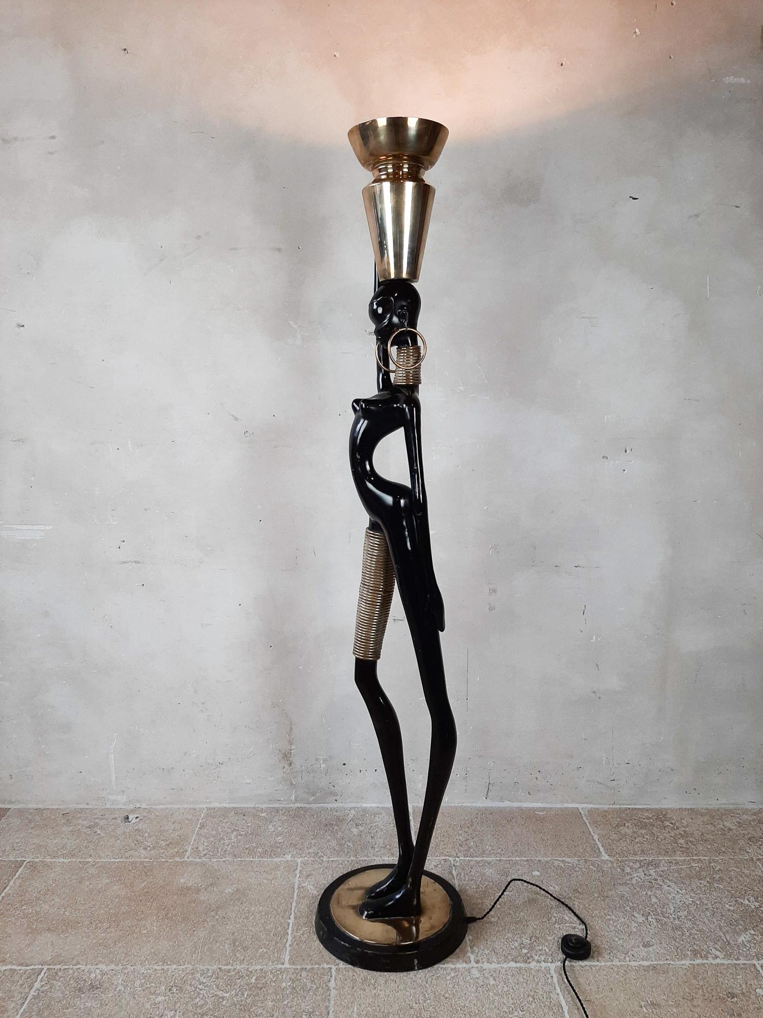 Floor Lamp of a Beautiful African Woman with Urn, by Hagenauer, 1970s For Sale 6