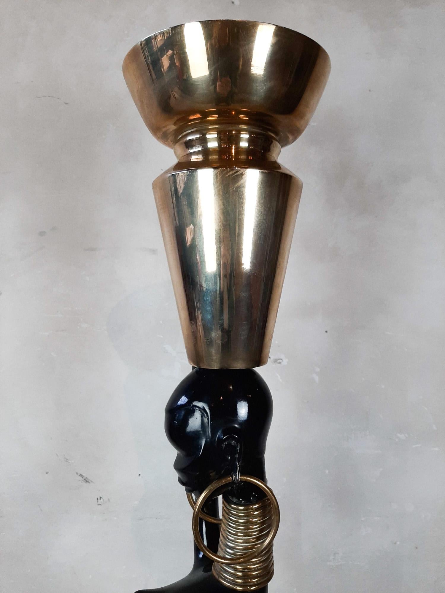 Floor Lamp of a Beautiful African Woman with Urn, by Hagenauer, 1970s In Good Condition For Sale In Baambrugge, NL