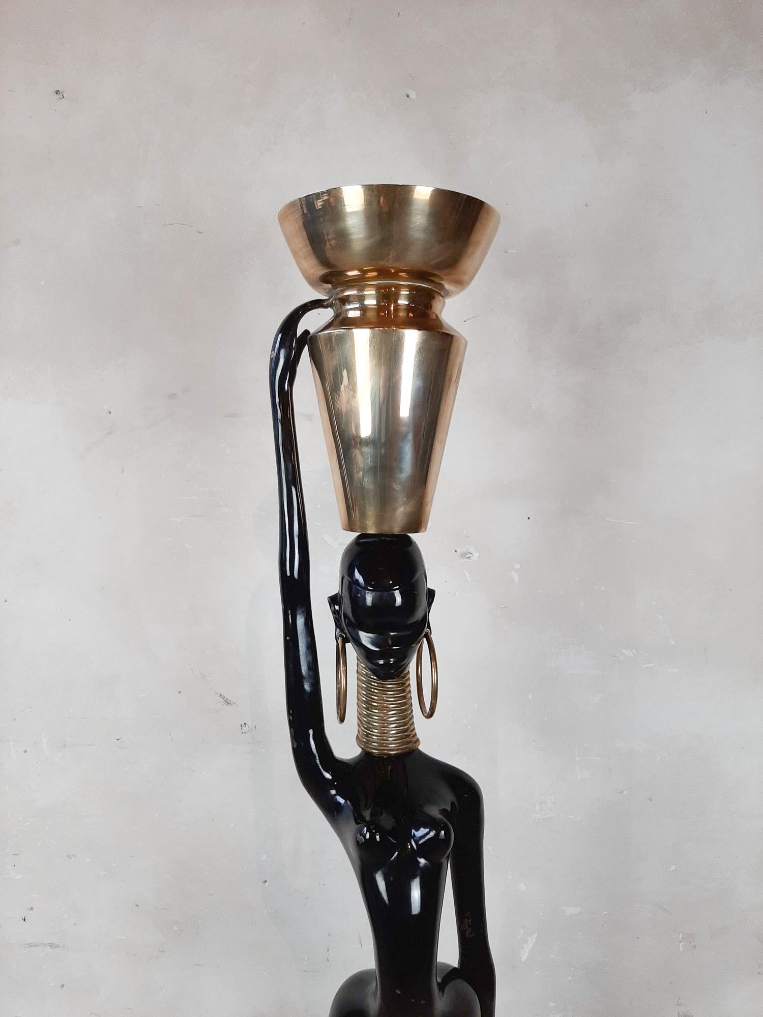 Floor Lamp of a Beautiful African Woman with Urn, by Hagenauer, 1970s For Sale 1