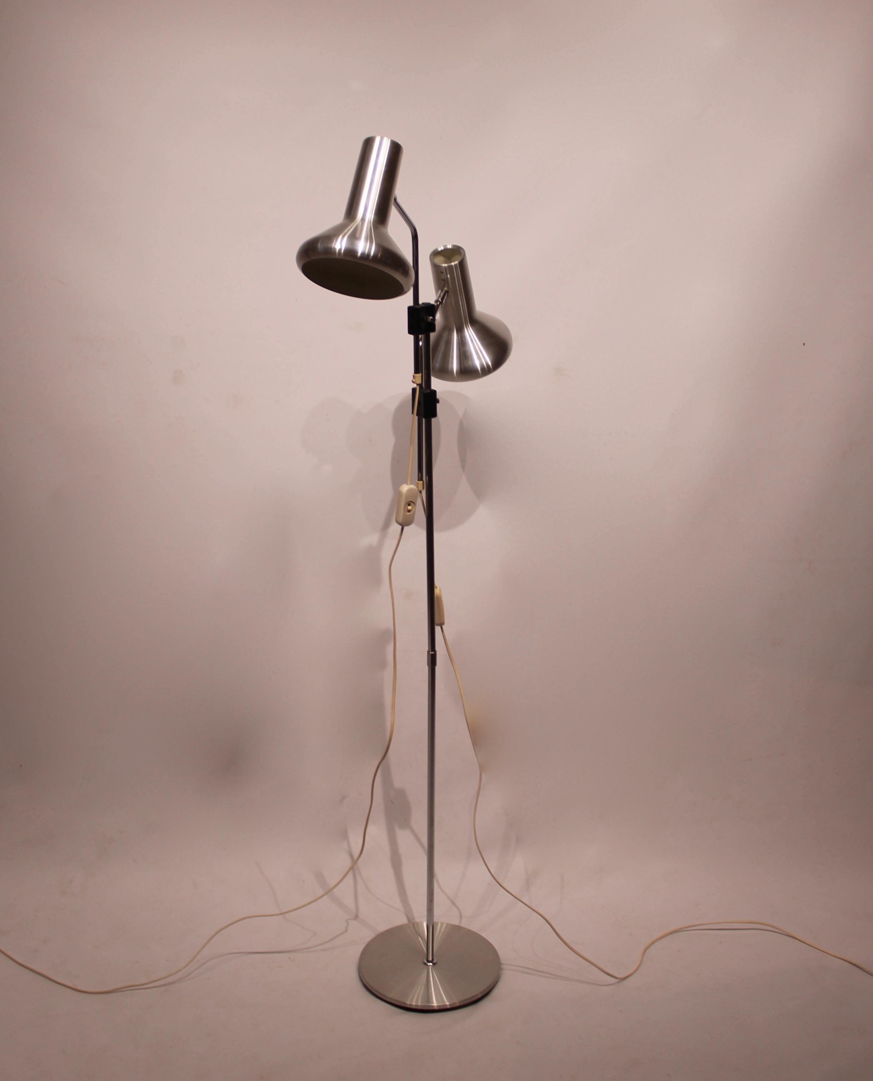 Floor lamp of steel and Danish design from the 1960s. The lamp is in great vintage condition.