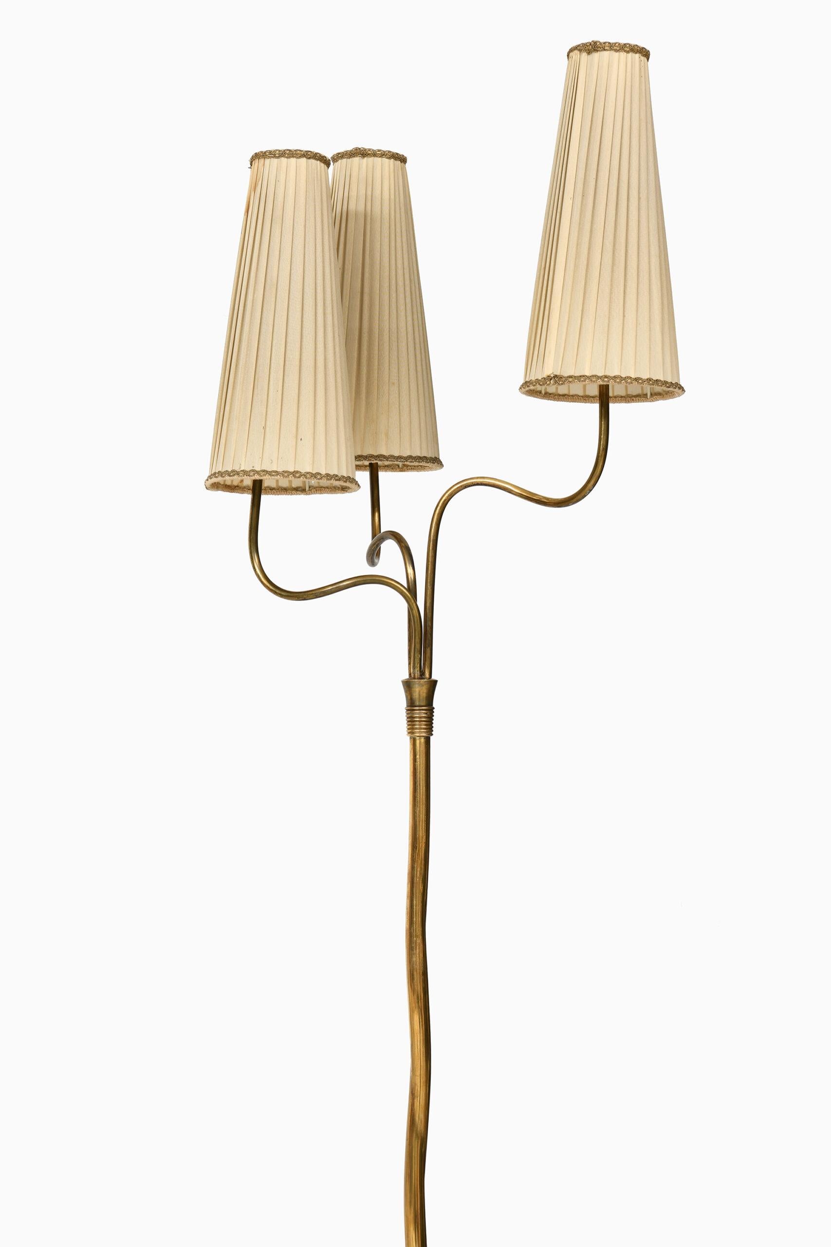 Rare floor lamp by unknown designer. Produced by Itsu in Finland.