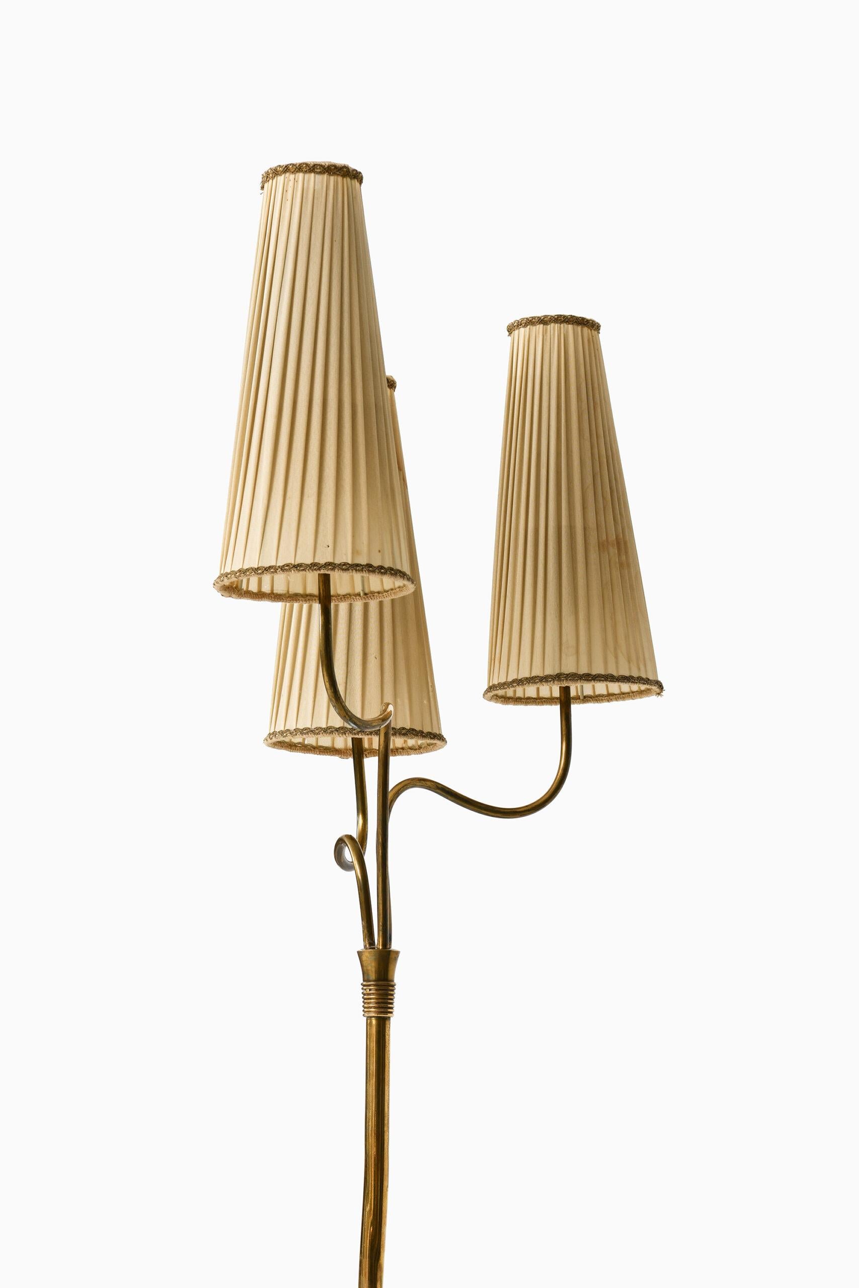 Mid-20th Century Floor Lamp Produced by Itsu in Finland For Sale