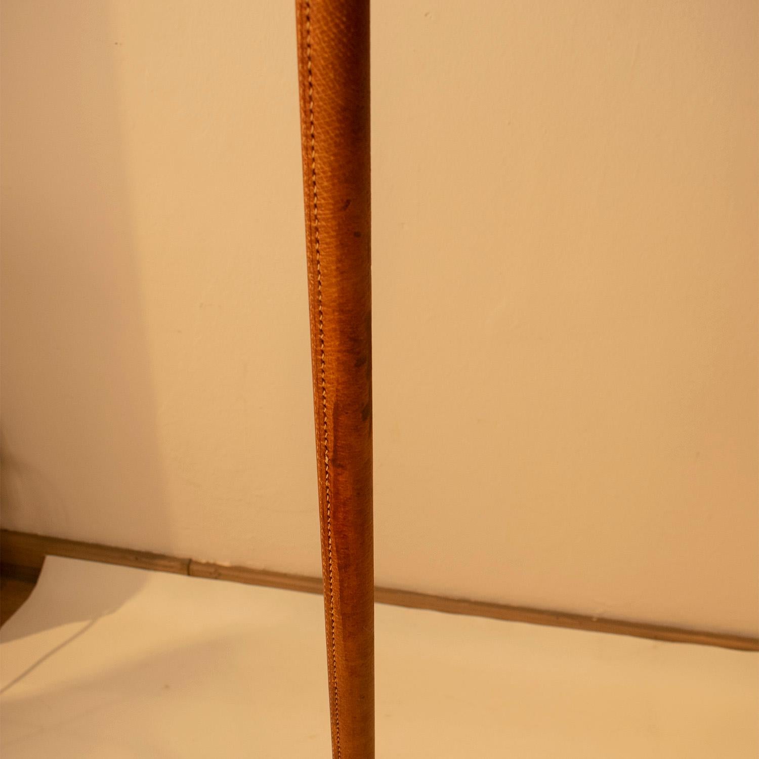Lampada da terra prodotta da Metalarte nello stile di Gino Sarfatti, pelle, ottone in vendita 1