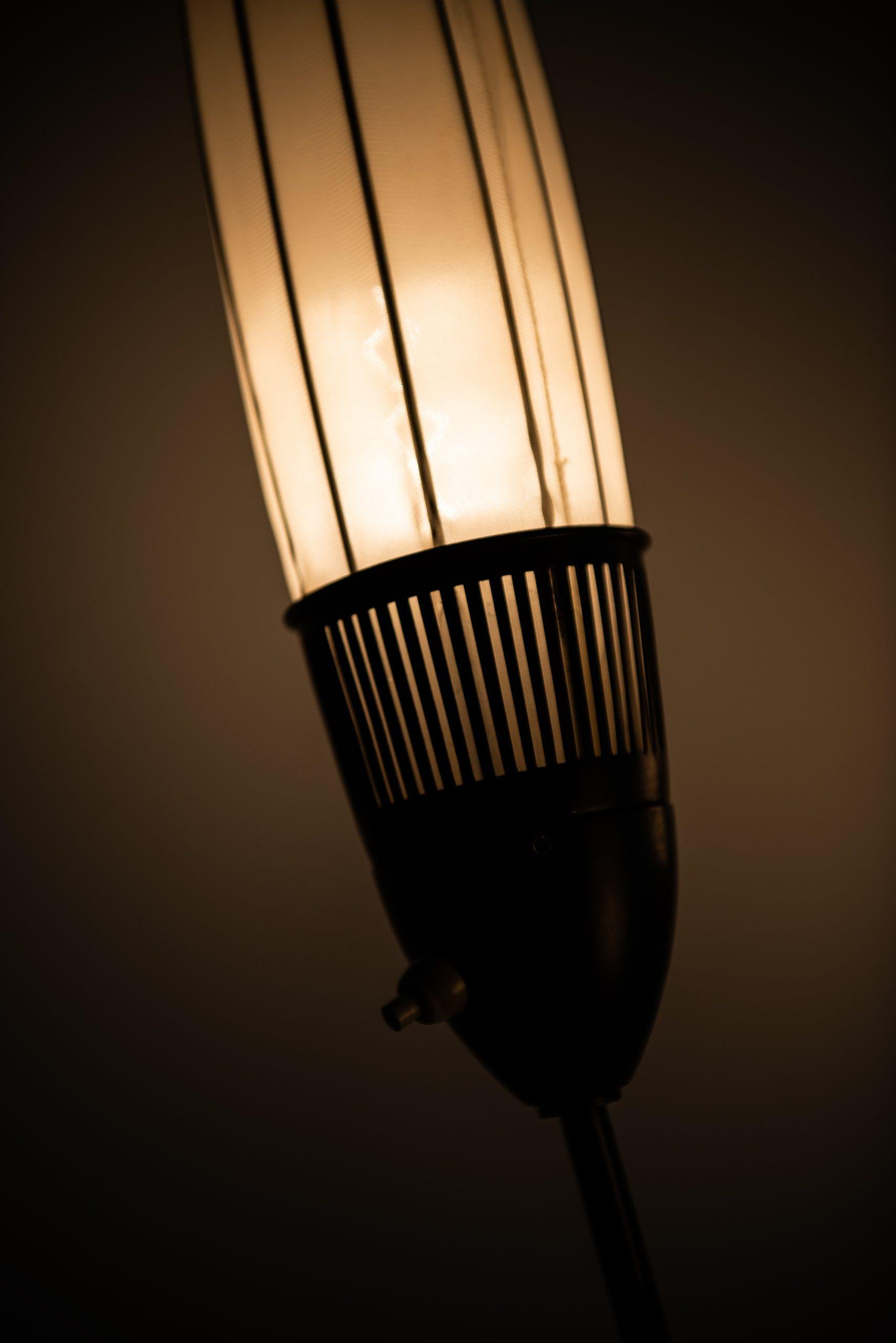 Stehlampe, hergestellt in Schweden (Mitte des 20. Jahrhunderts) im Angebot