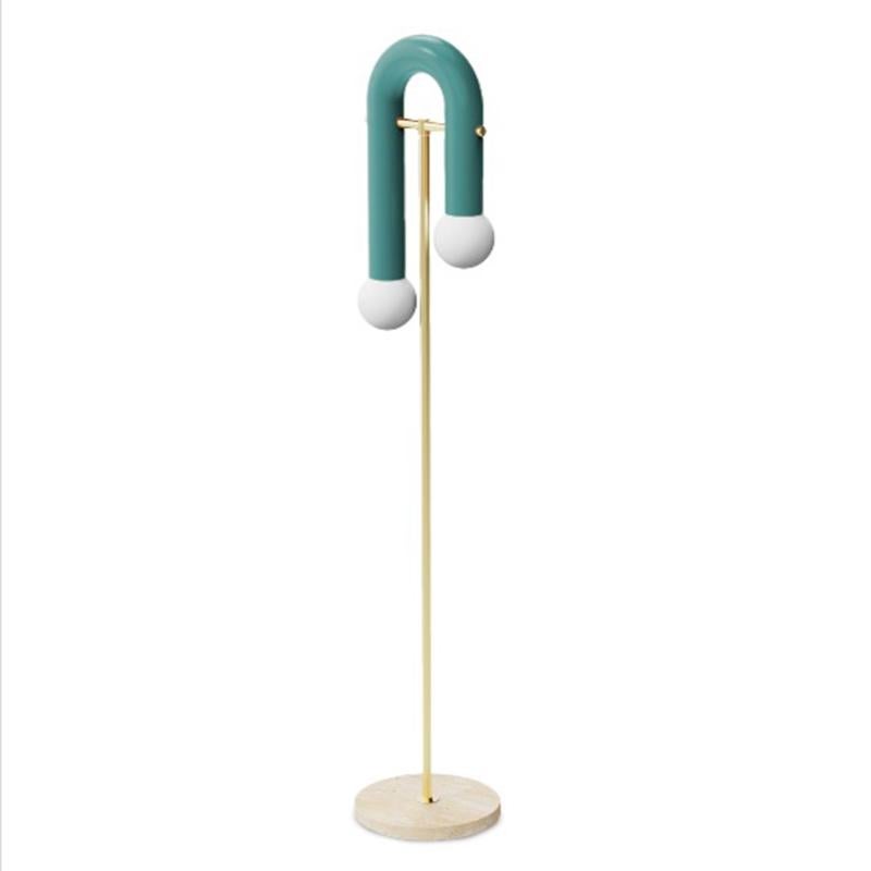 Lámpara de pie Pyppe contemporánea de inspiración Art Déco en latón, salmón y travertino Vidrio en venta