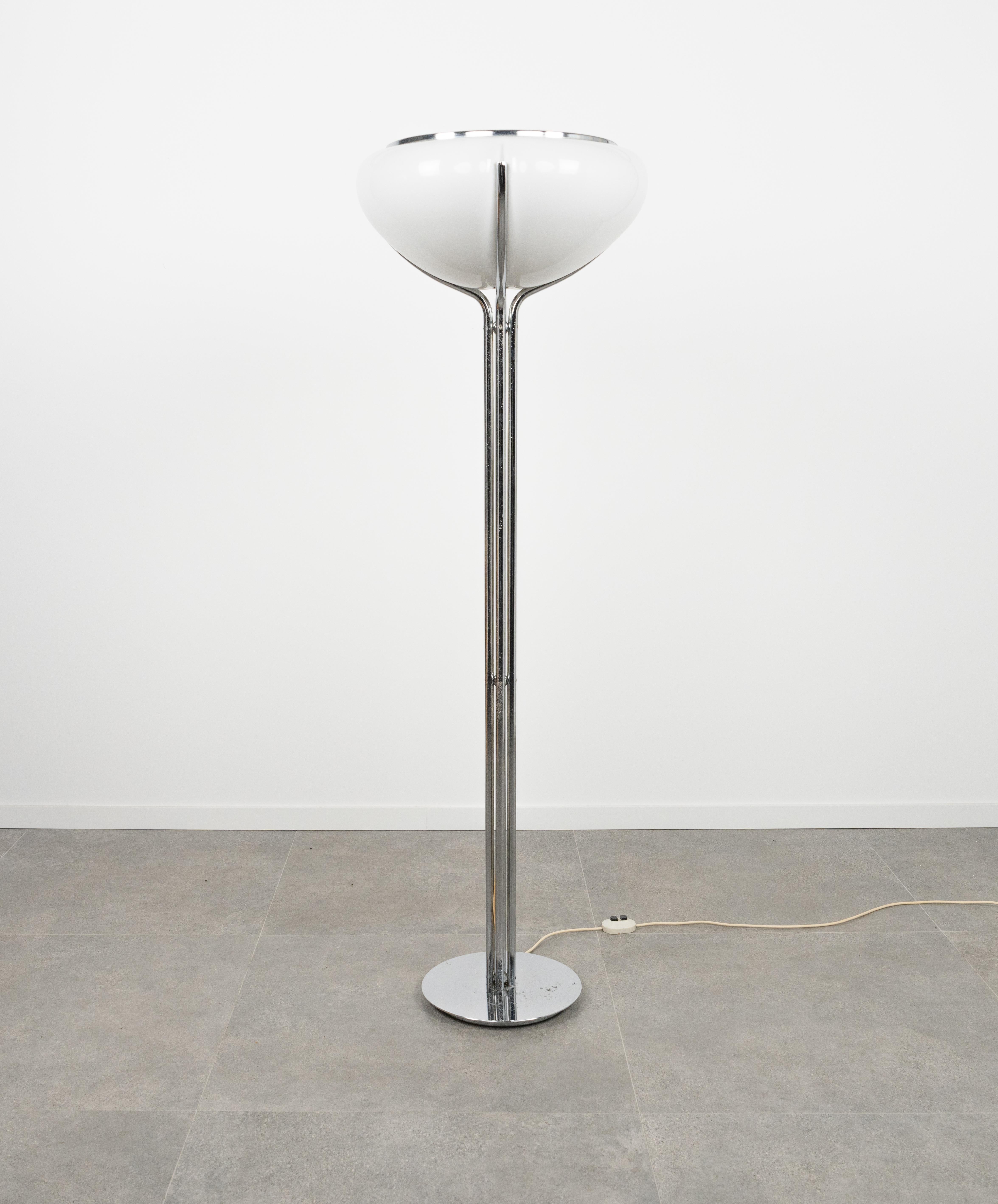 Lampadaire Quadrifoglio de Gae Aulenti pour Harvey Guzzini, Italie, années 1970 Bon état - En vente à Rome, IT