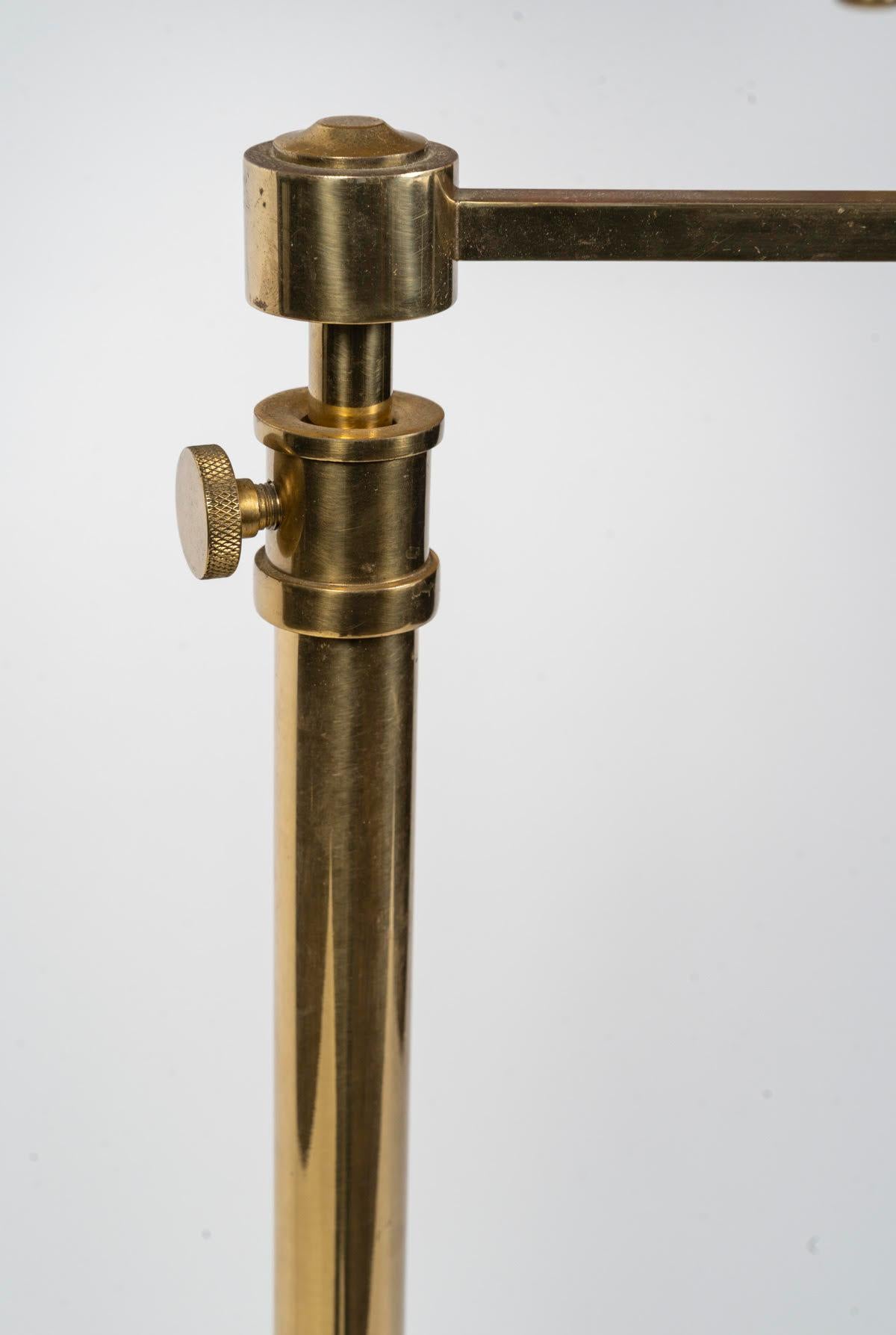 Stehlampe, Leselampe aus vergoldetem Messing, 1980-1990, hochwertige Handwerkskunst im Zustand „Gut“ im Angebot in Saint-Ouen, FR