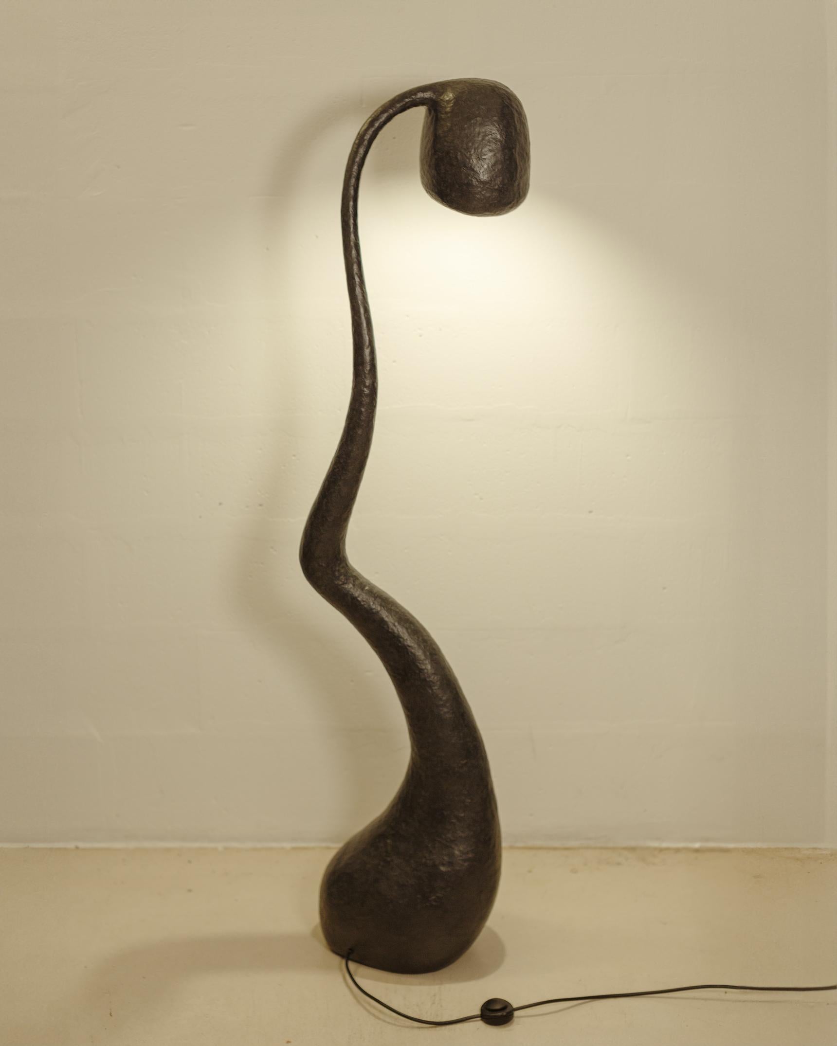 Postmoderne Lampadaire ROSTKI, Noir, Organic Bionic Design, Papier recyclé, Fait main en vente