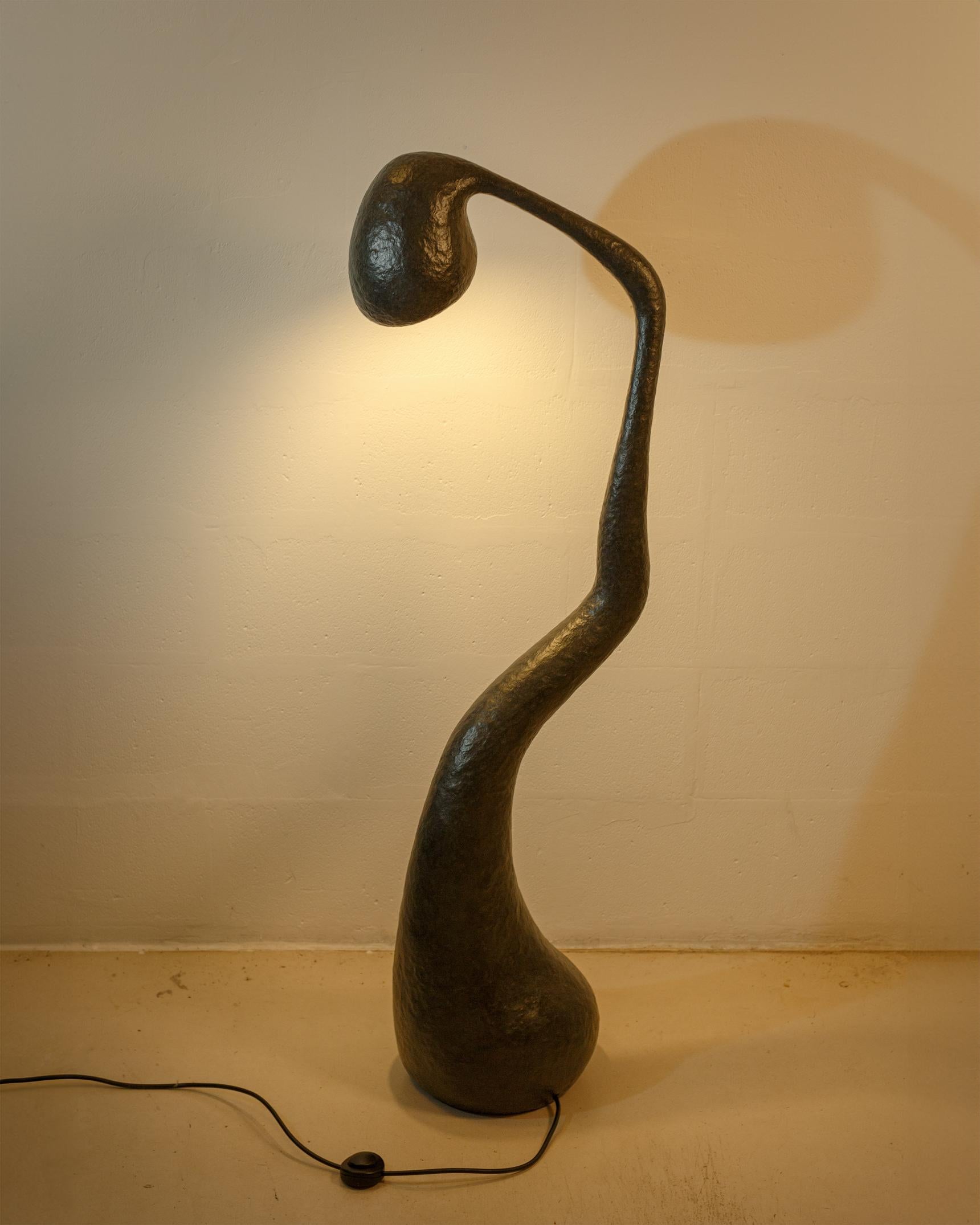 Postmoderne Lampadaire ROSTKI, Noir, Organic Bionic Design, Papier recyclé, Fait main en vente