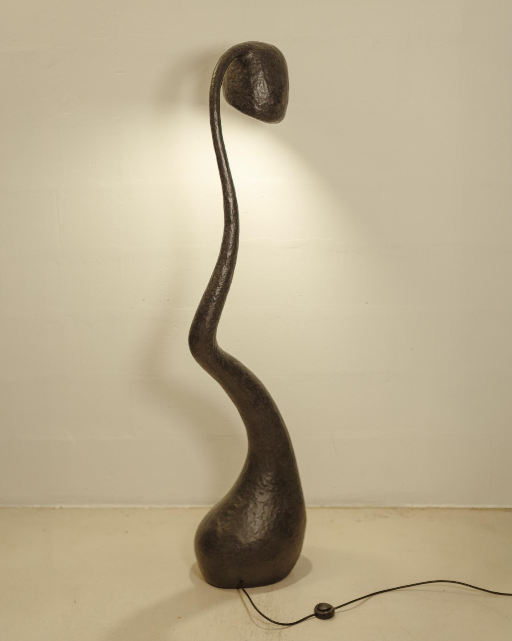 italien Lampadaire ROSTKI, Noir, Organic Bionic Design, Papier recyclé, Fait main en vente