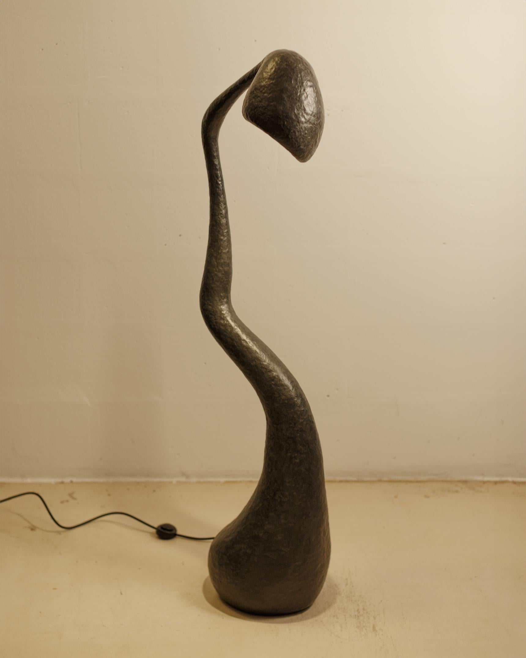 italien Lampadaire ROSTKI, Noir, Organic Bionic Design, Papier recyclé, Fait main en vente