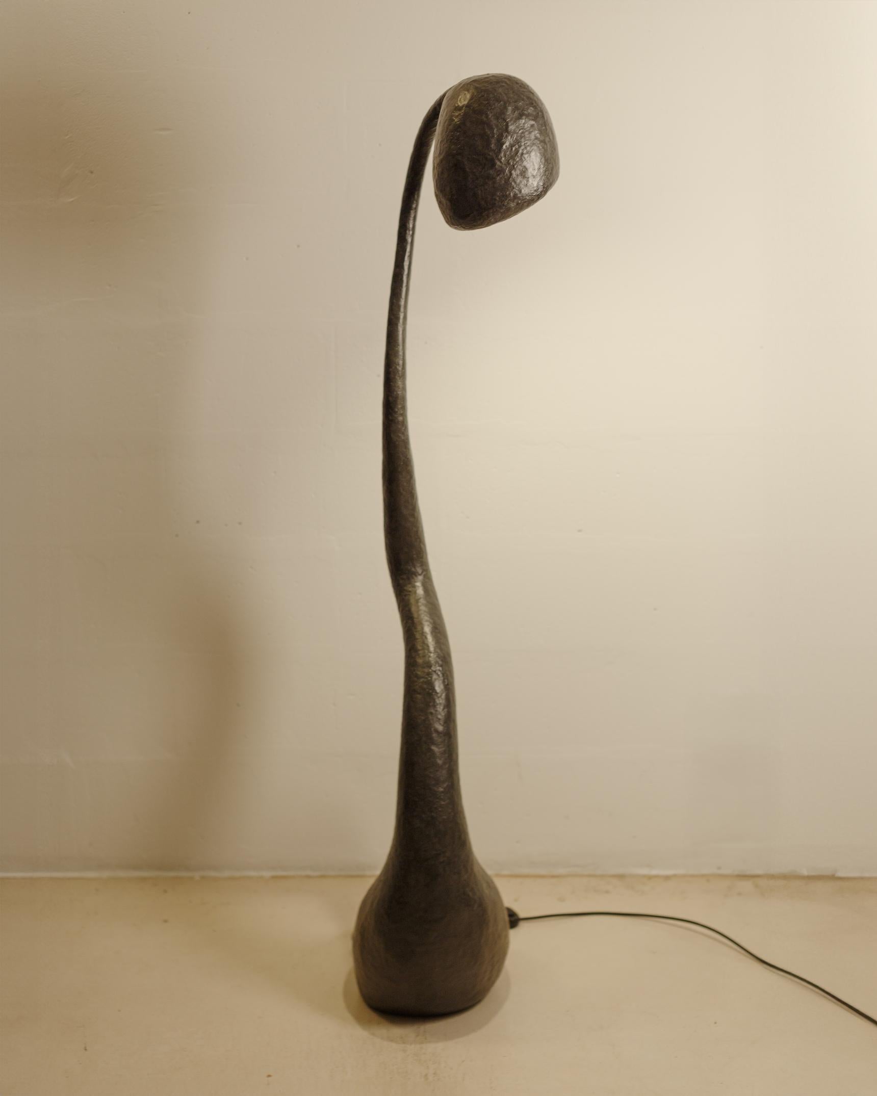 Lampadaire ROSTKI, Noir, Organic Bionic Design, Papier recyclé, Fait main Neuf - En vente à Milano, IT