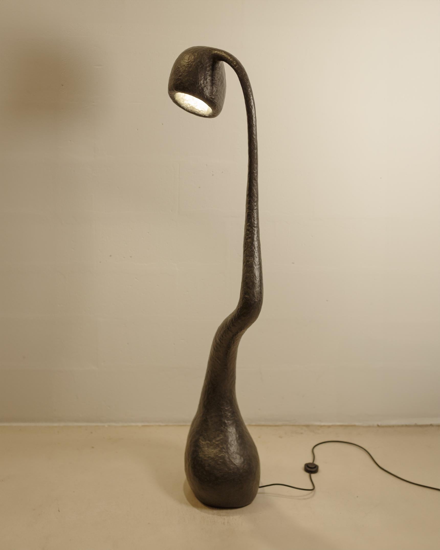 XXIe siècle et contemporain Lampadaire ROSTKI, Noir, Organic Bionic Design, Papier recyclé, Fait main en vente