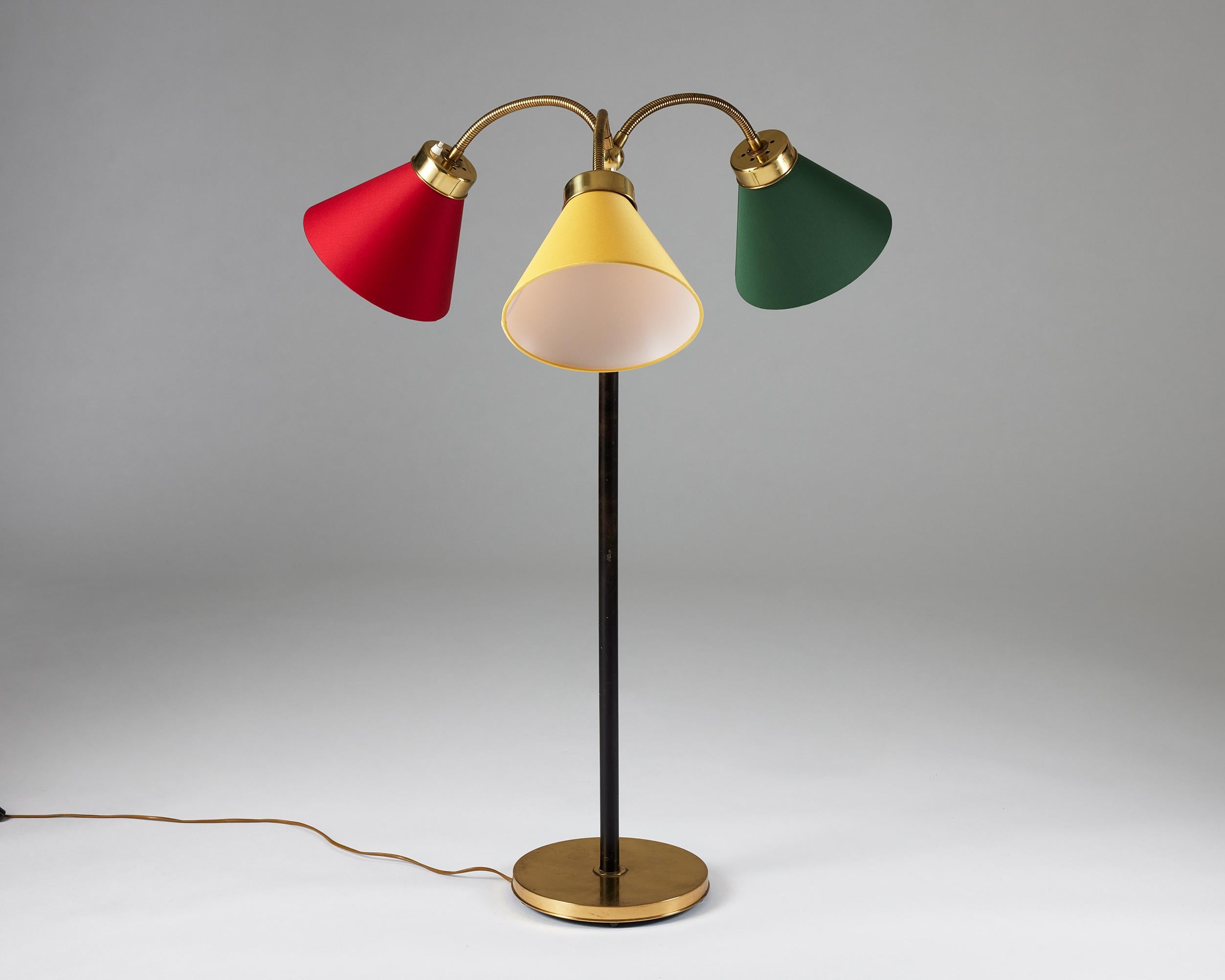 Floor lamp ‘San Francisco’ model G2431 designed by Josef Frank for Svenskt Tenn,
Sweden, 1938.

Early model with leather clad stem and fabric shades.

Stamped.

Exhibition: Model shown at the Golden Gate Exhibition in San Francisco, 1939.

H: 105 cm