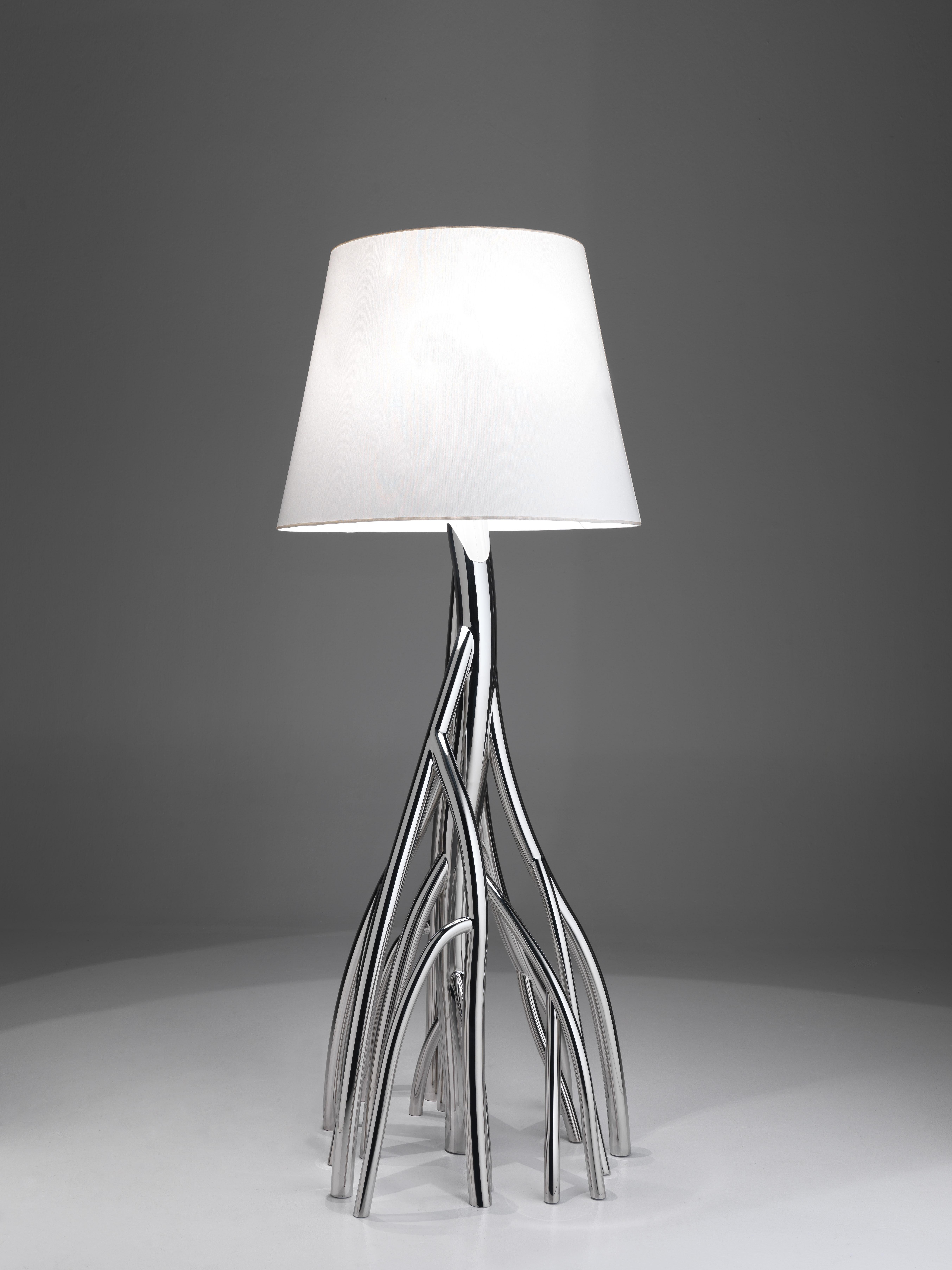 Lampadaire sculpté en acier, lin blanc et miroir doré, design de collection en vente 1