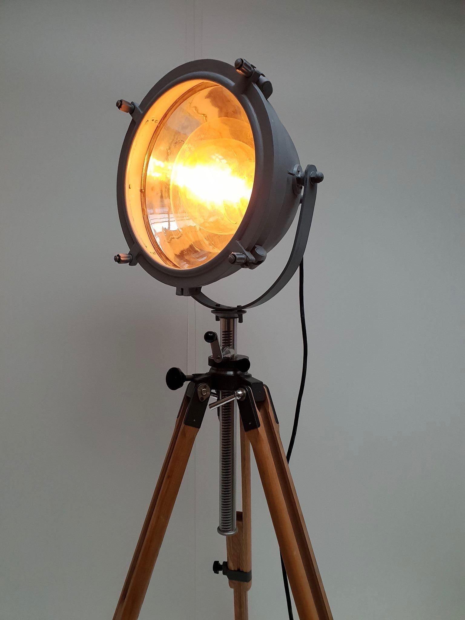 Metal Floor Lamp Searchlight Spot Light, on Wooden Tripod, Francis, circa 1950 For Sale
