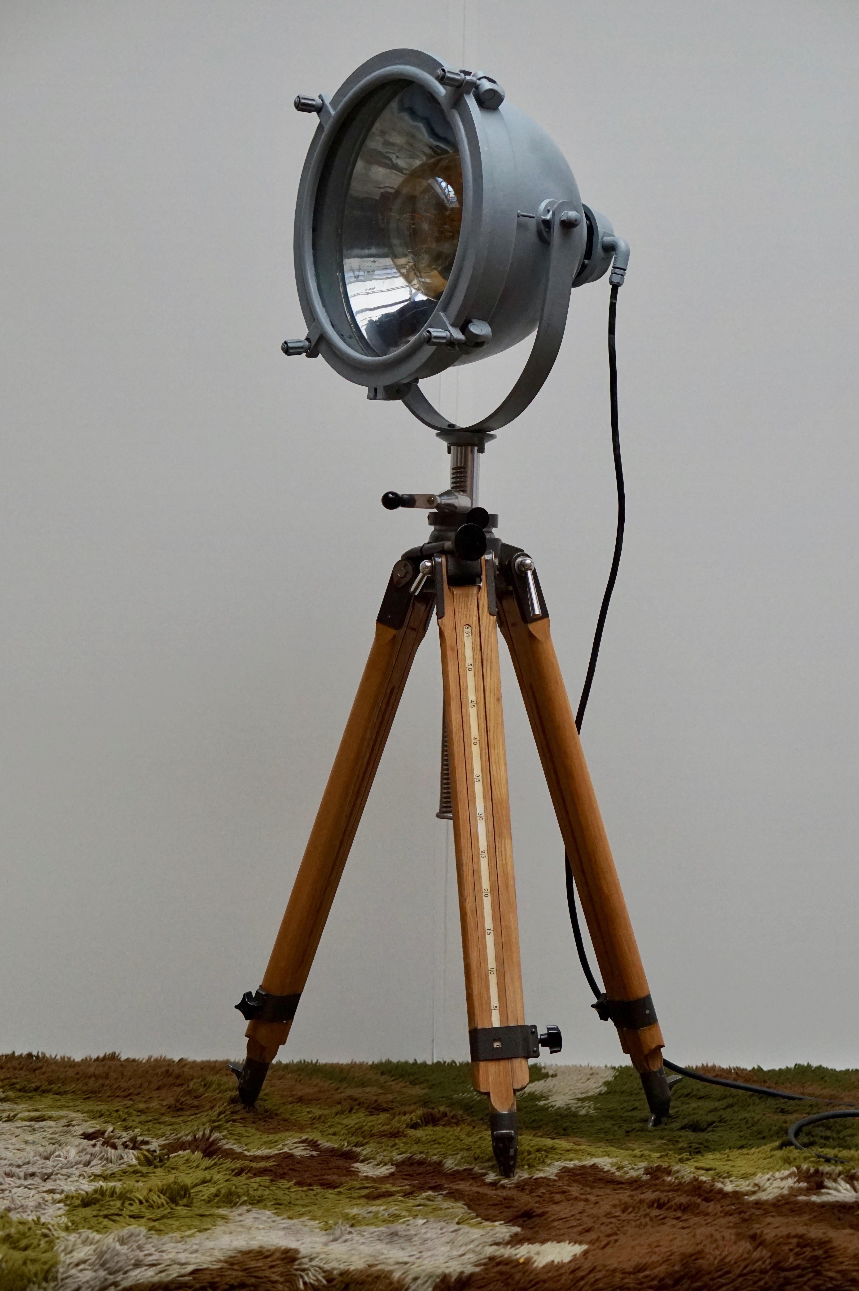 Floor Lamp Searchlight Spot Light, on Wooden Tripod, Francis, circa 1950 For Sale 2