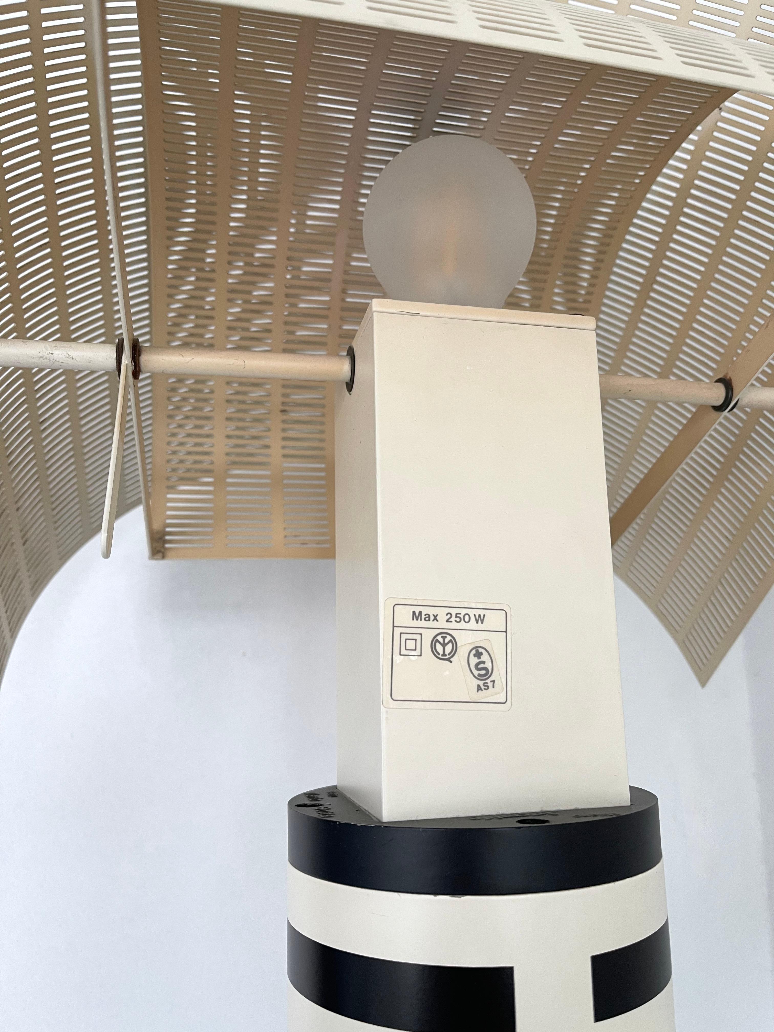 Stehlampe, entworfen von Mario Botta für Artemide. Italien, 1980er Jahre (Moderne der Mitte des Jahrhunderts) im Angebot