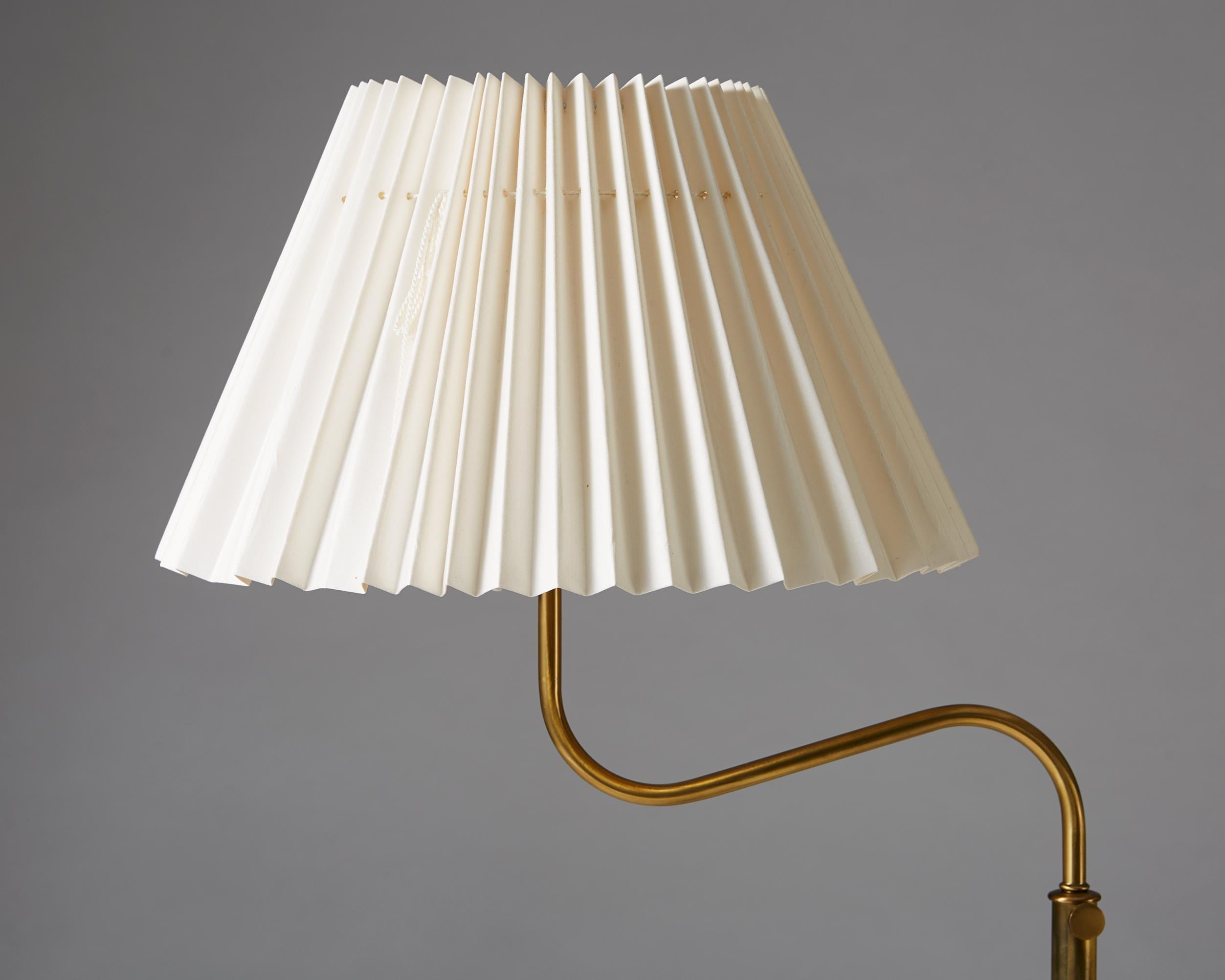 Scandinavian Modern Floor Lamp ‘Small Camel’, Model No. 2568