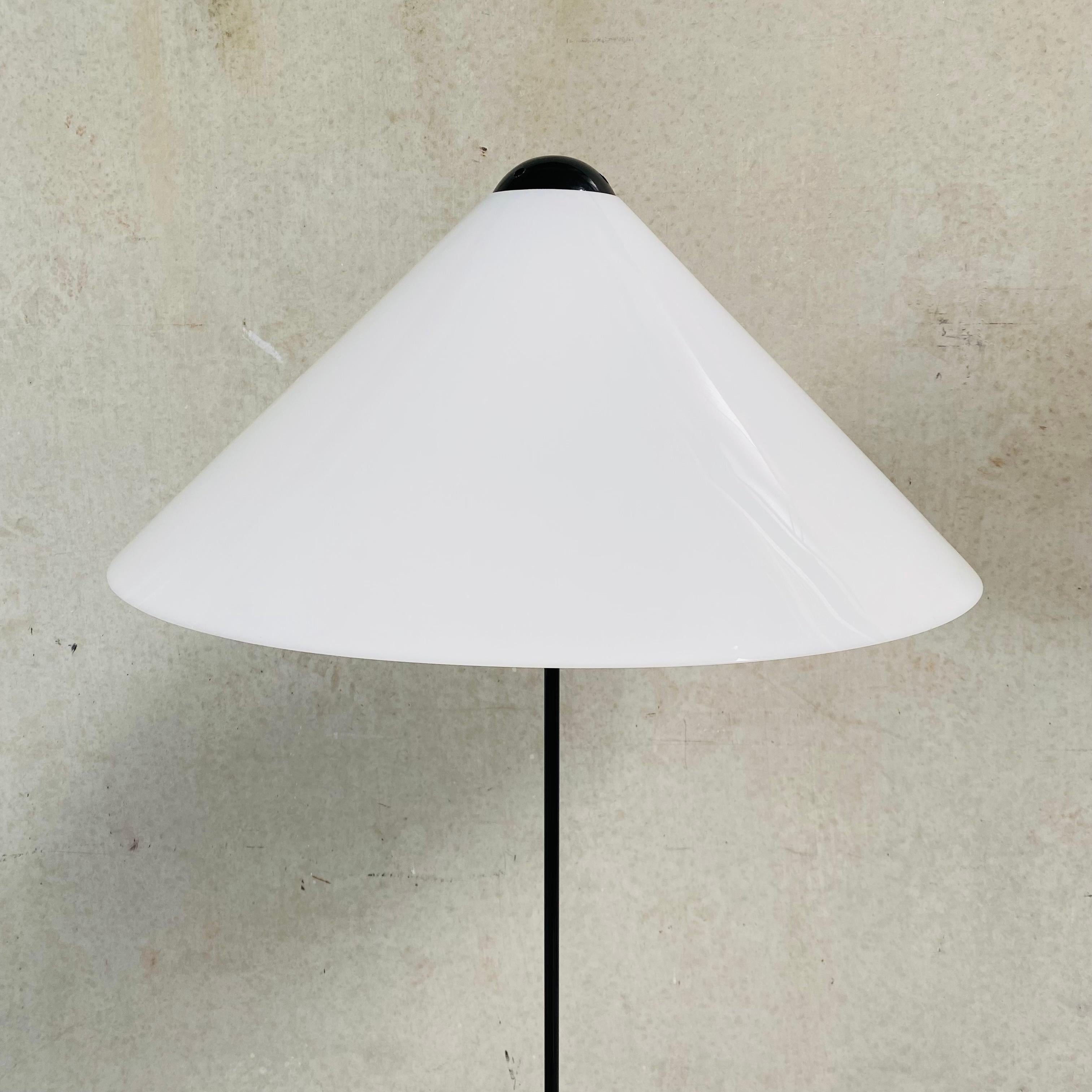 Lampadaire du milieu du siècle Snow de Vico Magistretti pour Oluce, Italie 1970 en vente 5