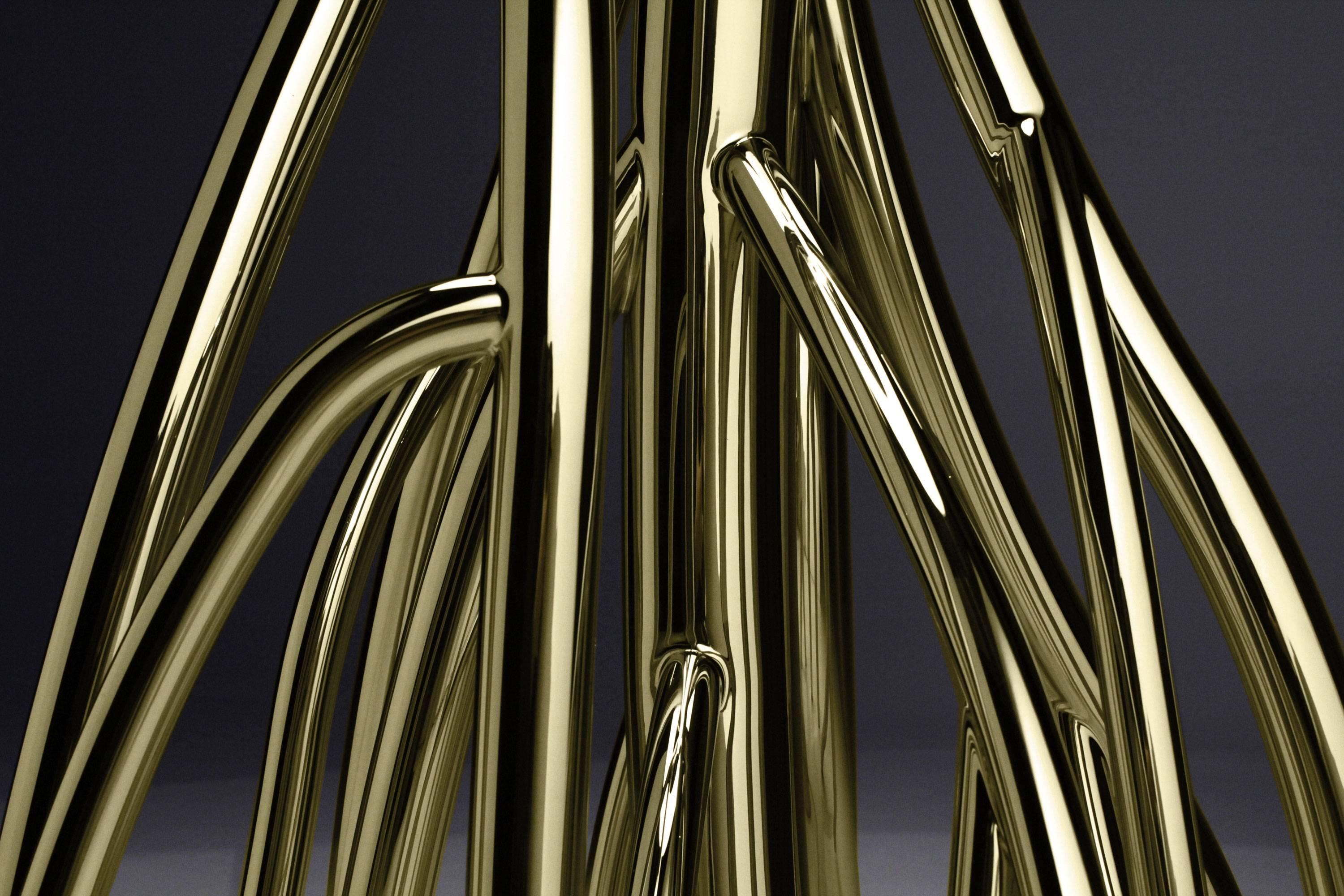 The structure, the “roots”, of the floor lamp Mangrovia 'Em Flor' are made of mirror polished stainless steel, colored golden via a particular procedure. The floor lamp is composed of tubes of various diameters, the lampshade is made of golden