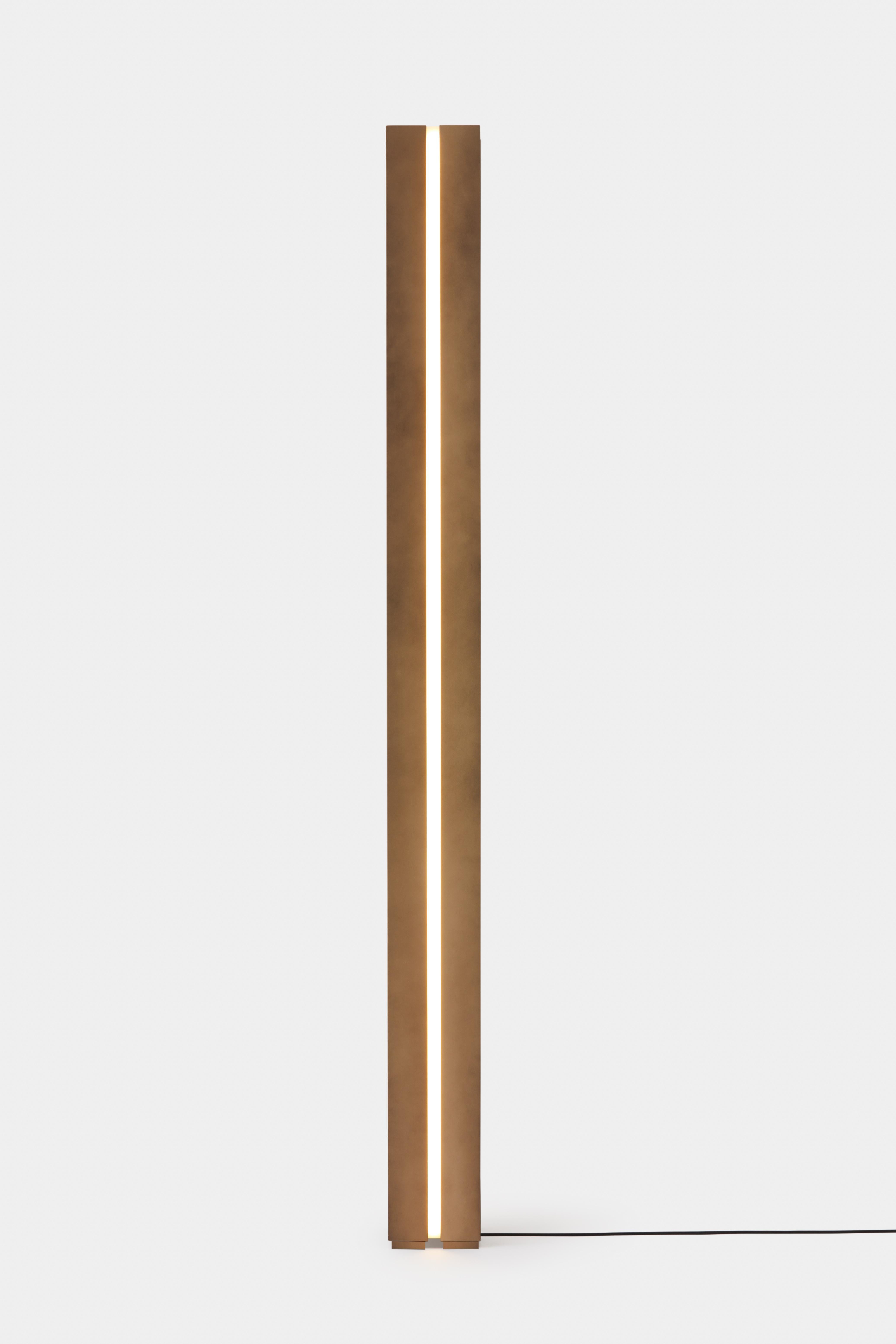 Contemporary Floor Light 'STRUCTURE PILAR & VIGA' 520.61 by Marco Casamonti/Studio Archea x TOOY

Compliant with USA electrical system
Model shown: Hardware in Bronzed color
Floor lamp with 300 cm cable
Plug type F (Schuko)
Dimmer positioned 80 cm