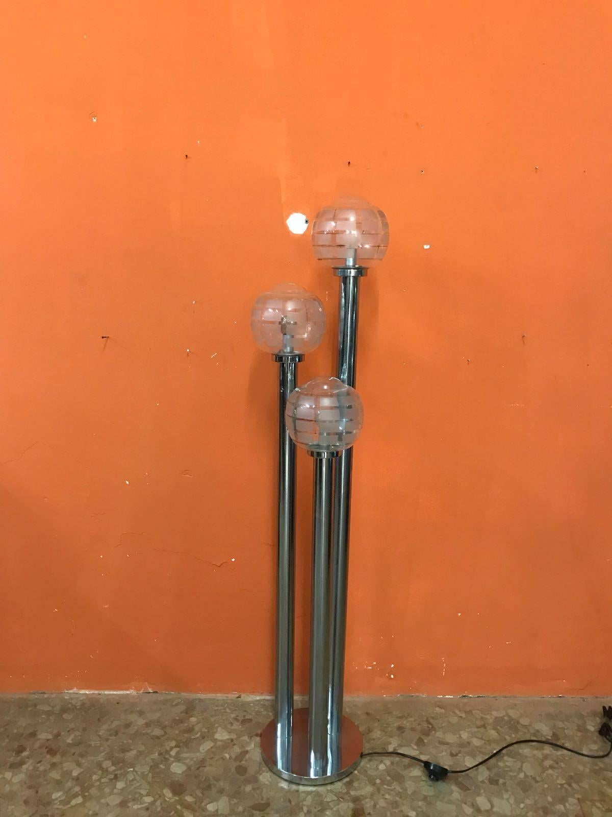 midcenturyFloor Lamp Three Chrome Stems 70 Years In Good Condition For Sale In Palermo, Italia