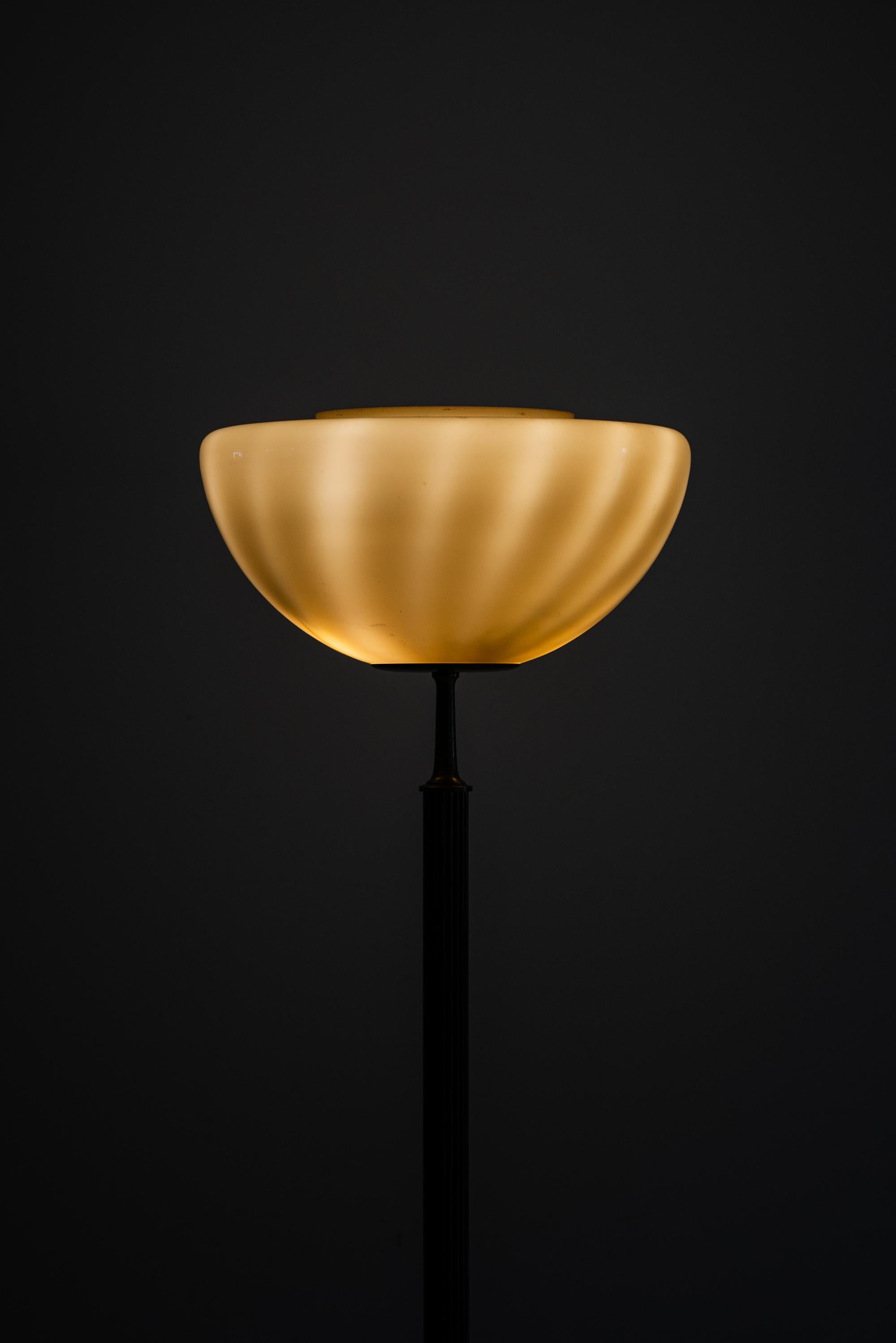 Floor Lamp / Uplight in Brass and Glass Produced in Sweden In Good Condition In Limhamn, Skåne län