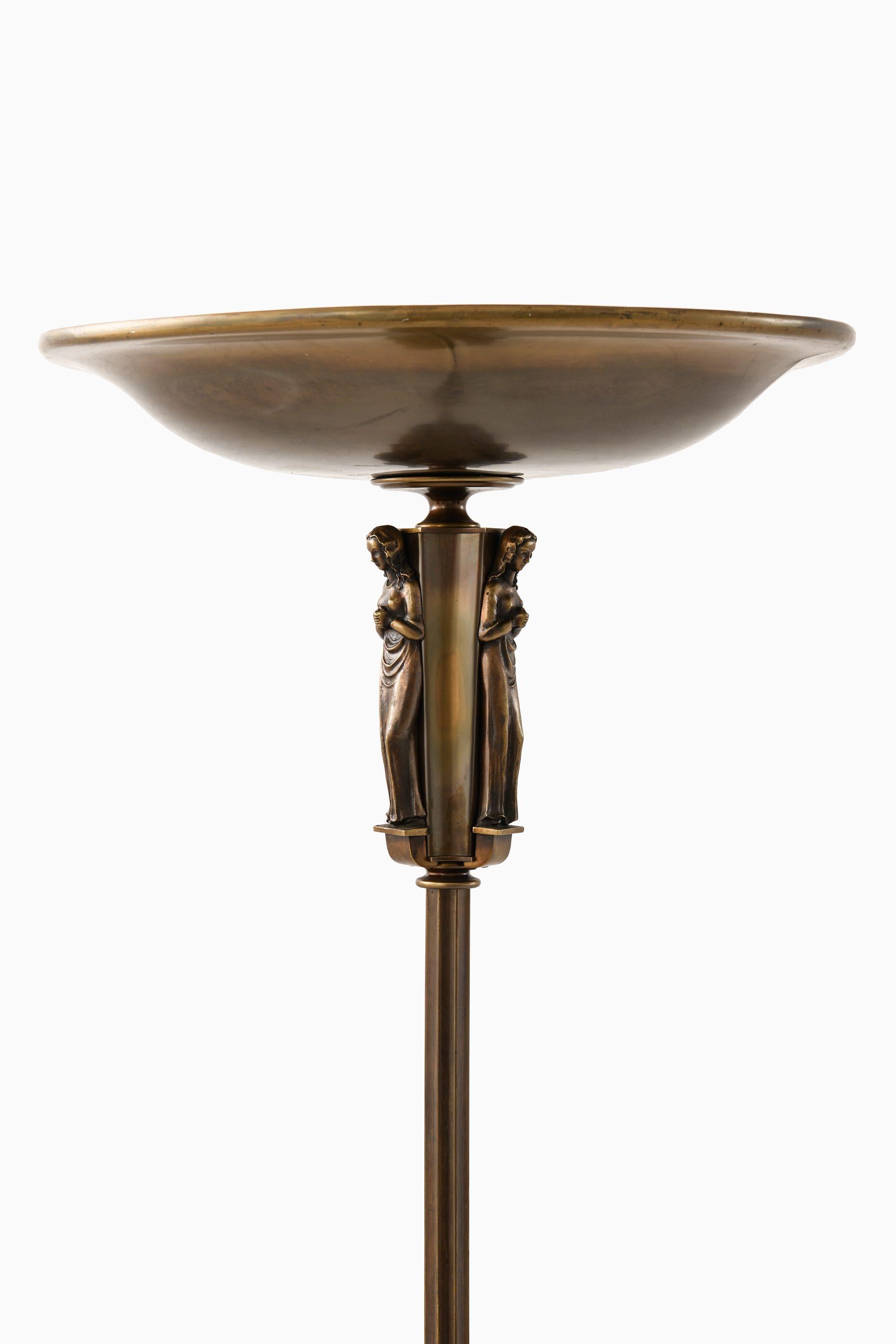 Lampadaire / Plafonnier en laiton par Atelier Torndahl, années 1930 - 1940

Informations supplémentaires :
Matériau : Laiton
Style : Grâce suédoise, Scandinavie
Dimensions (L x P x H) : 50 x 50 x 170 cm