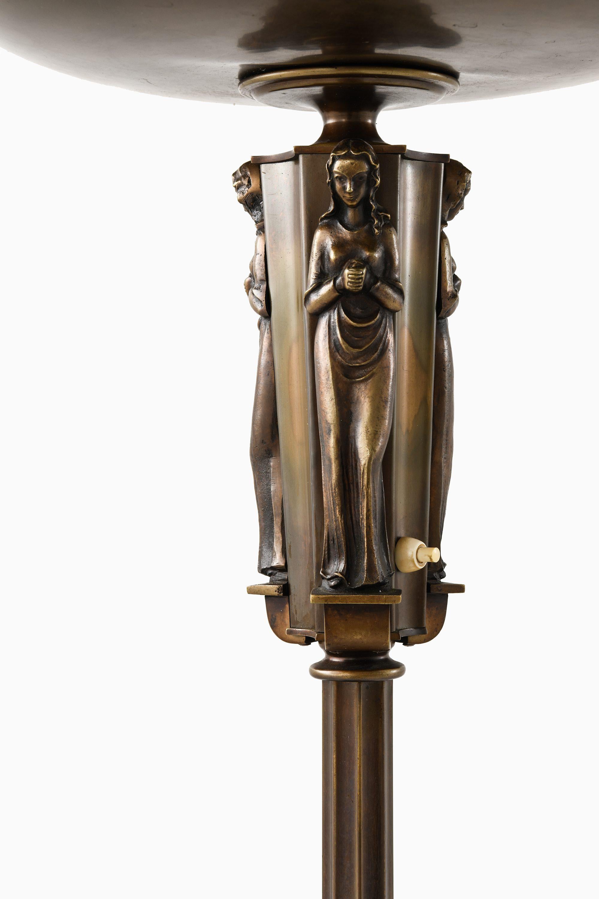 Inconnu Lampadaire / Plafonnier en laiton par Atelier Torndahl, années 1930 - 1940 en vente