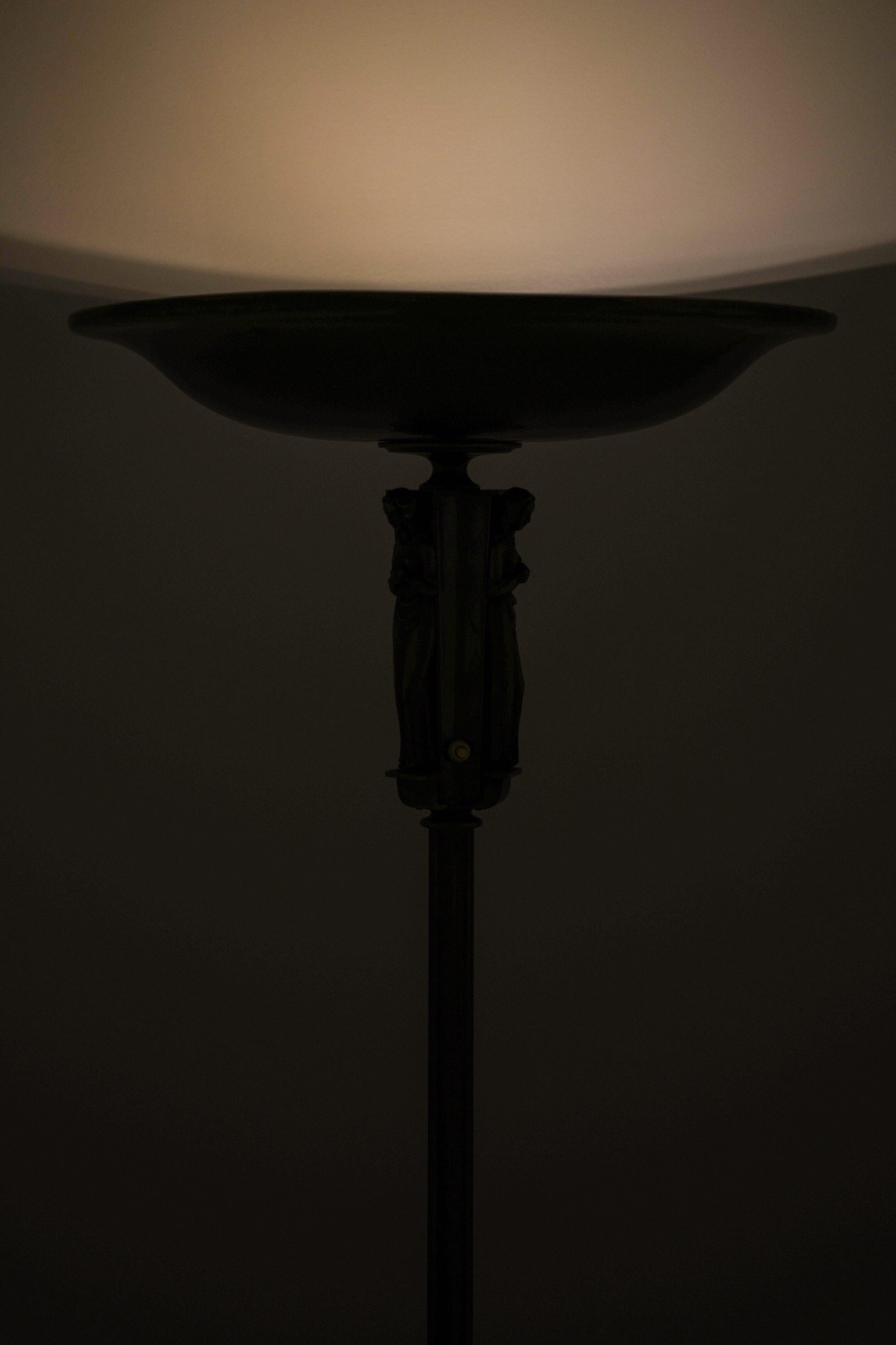 20ième siècle Lampadaire / Plafonnier en laiton par Atelier Torndahl, années 1930 - 1940 en vente