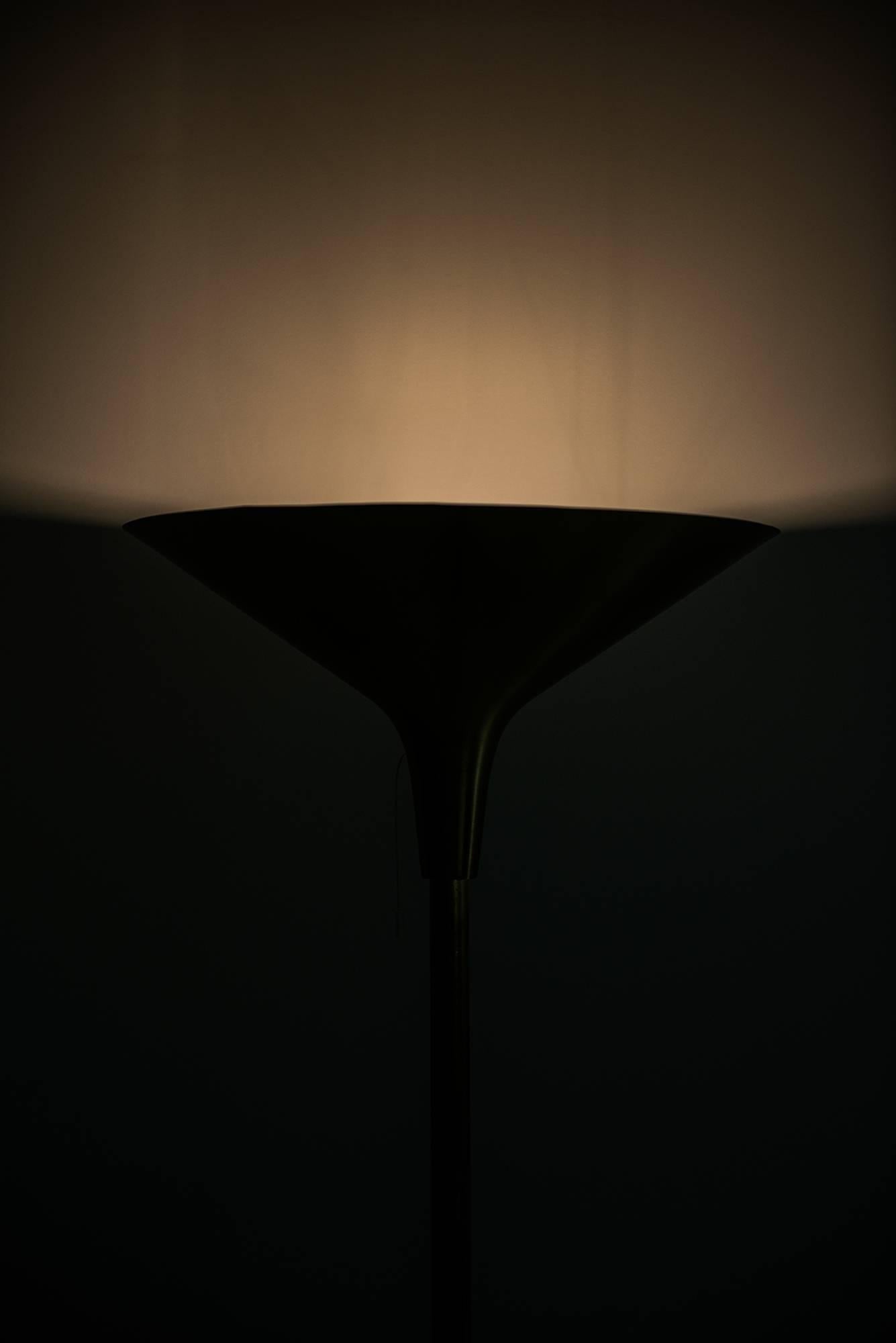 Floor Lamp / Uplight in Brass Produced in Denmark In Excellent Condition In Limhamn, Skåne län