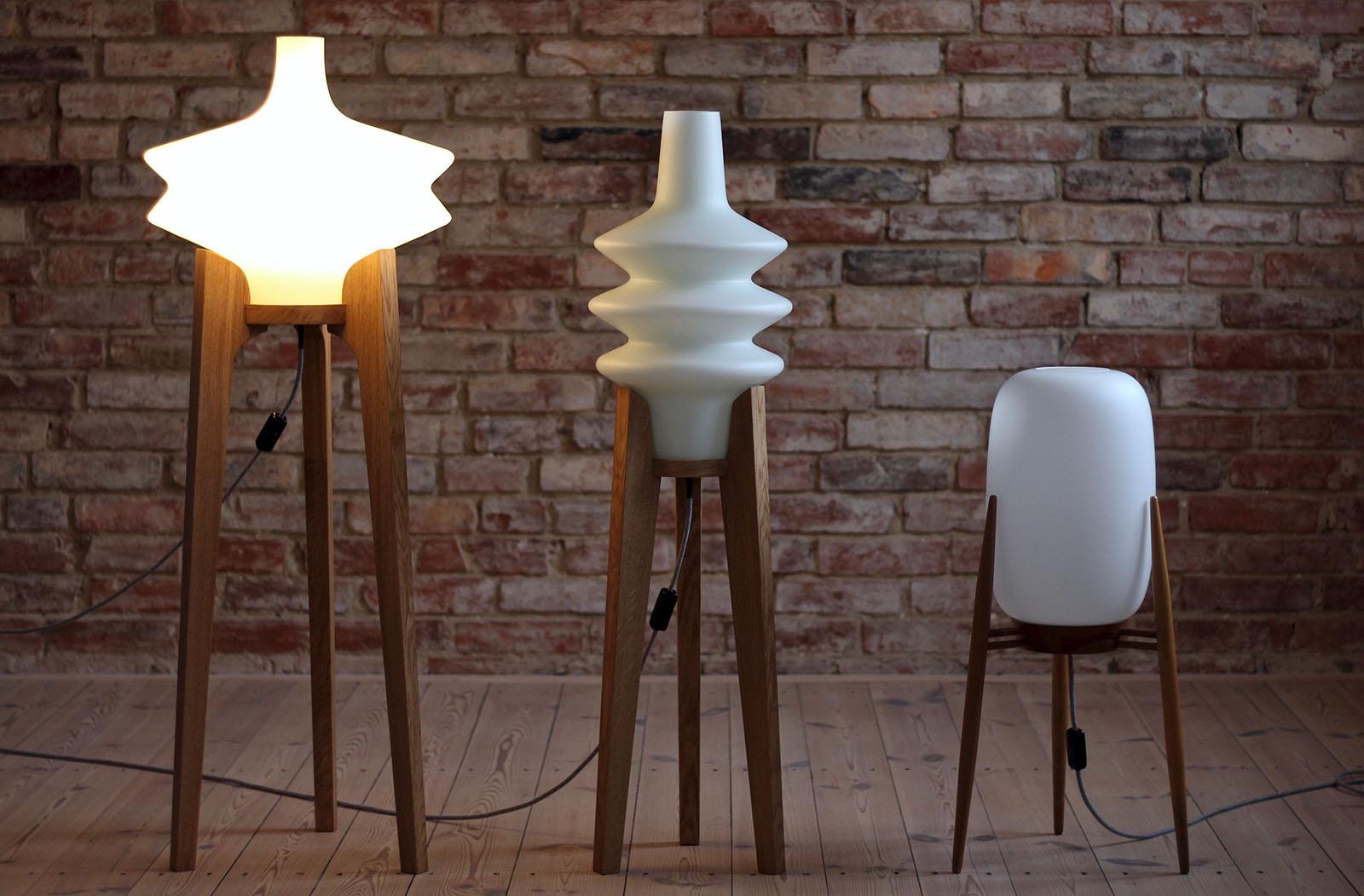 Floor Lamp, White Glass Lampshade, Wooden Base, Space Age, Midcentury, 1960s In Excellent Condition For Sale In Wrocław, Poland