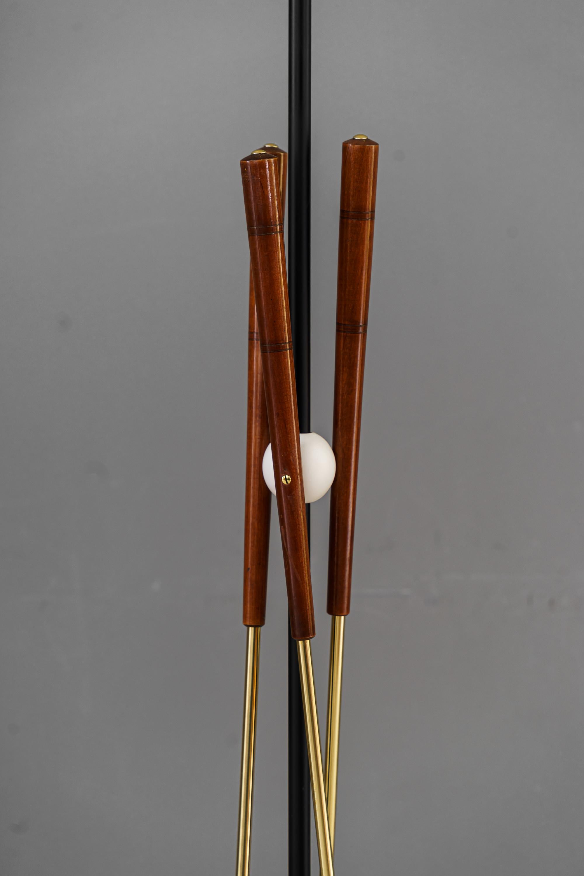 Lacquered Floor lamp with 3 golf rackets italian around 1950s For Sale