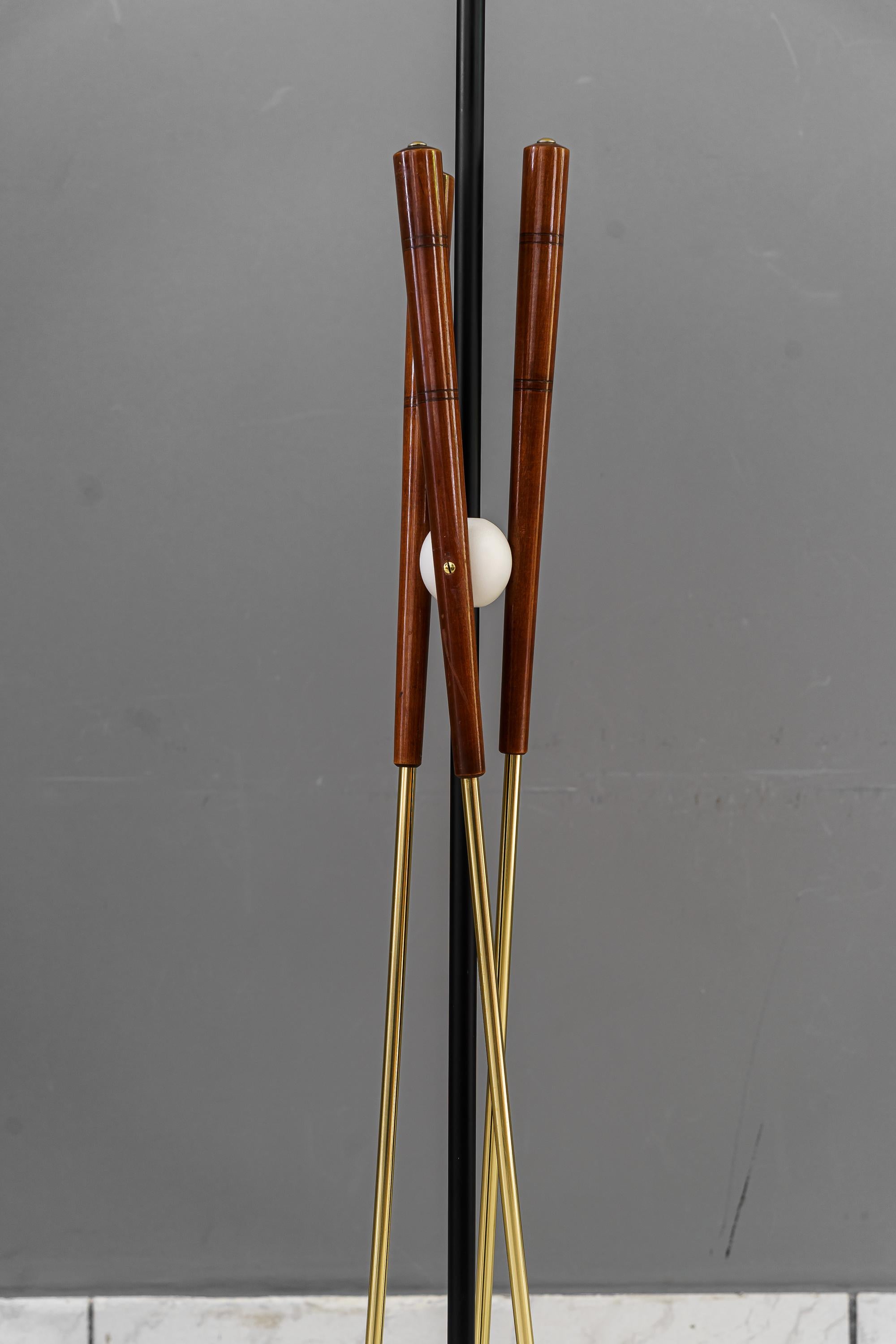 Laiton Lampadaire avec 3 raquettes de golf italien vers 1950 en vente