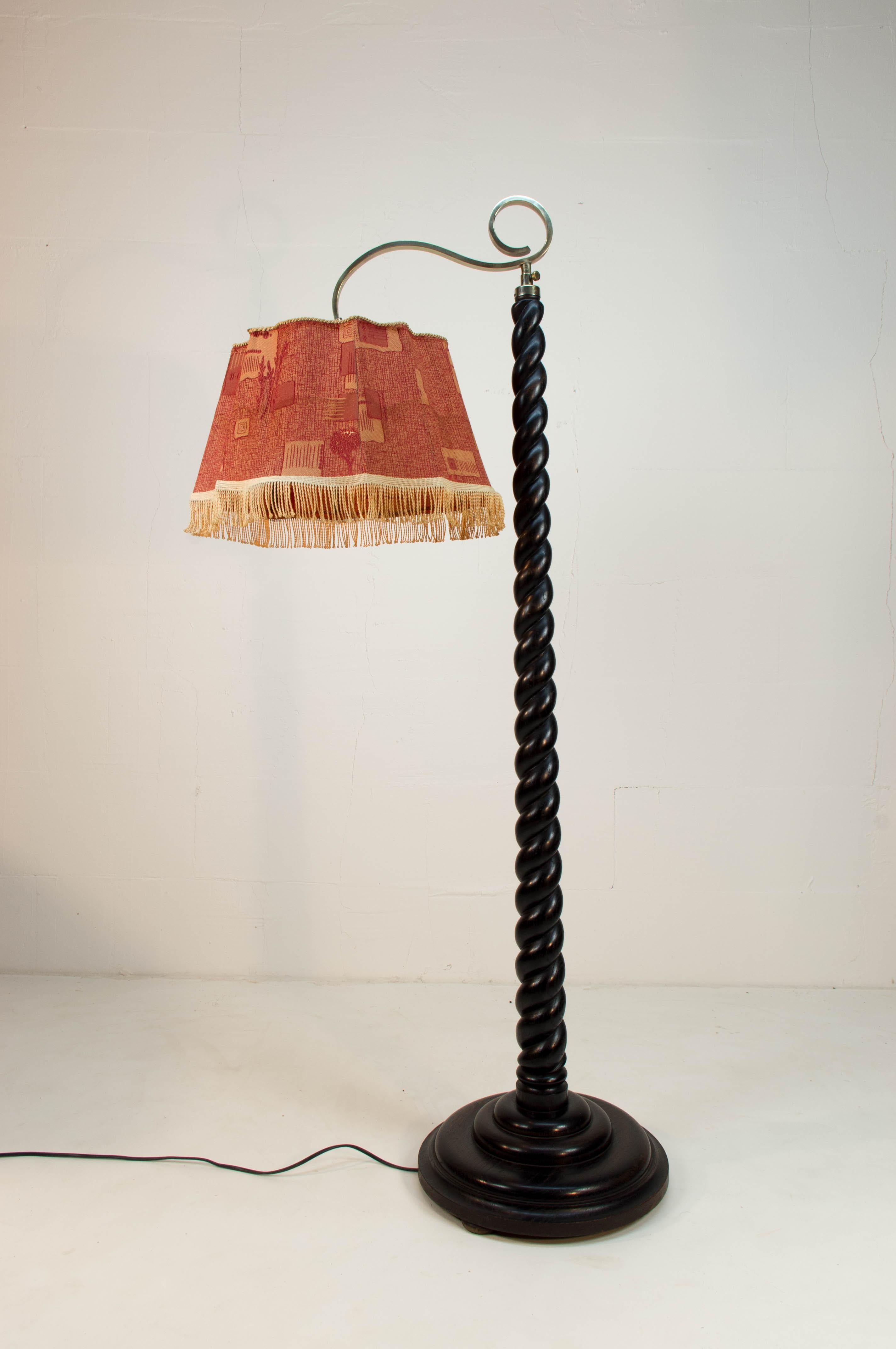 Stand in excellent condition, textile on a shade has some darker spots seen on photos.
Measures: Adjustable height max. 197cm (77in), min. 151 (59in)
Adjustable shade.