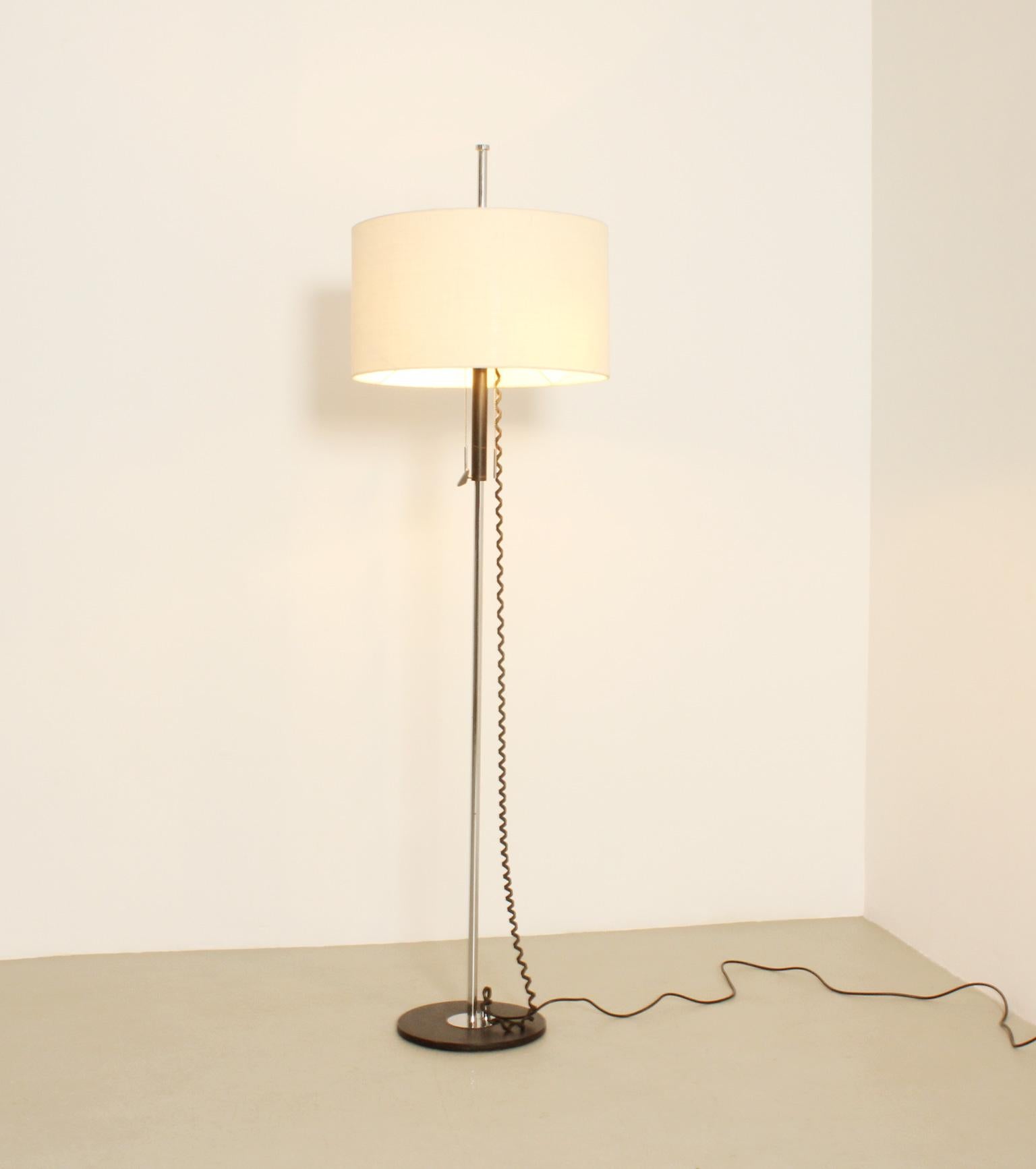 Stehlampe mit verstellbarem Lampenschirm, Spanien, 1960er Jahre im Angebot 6