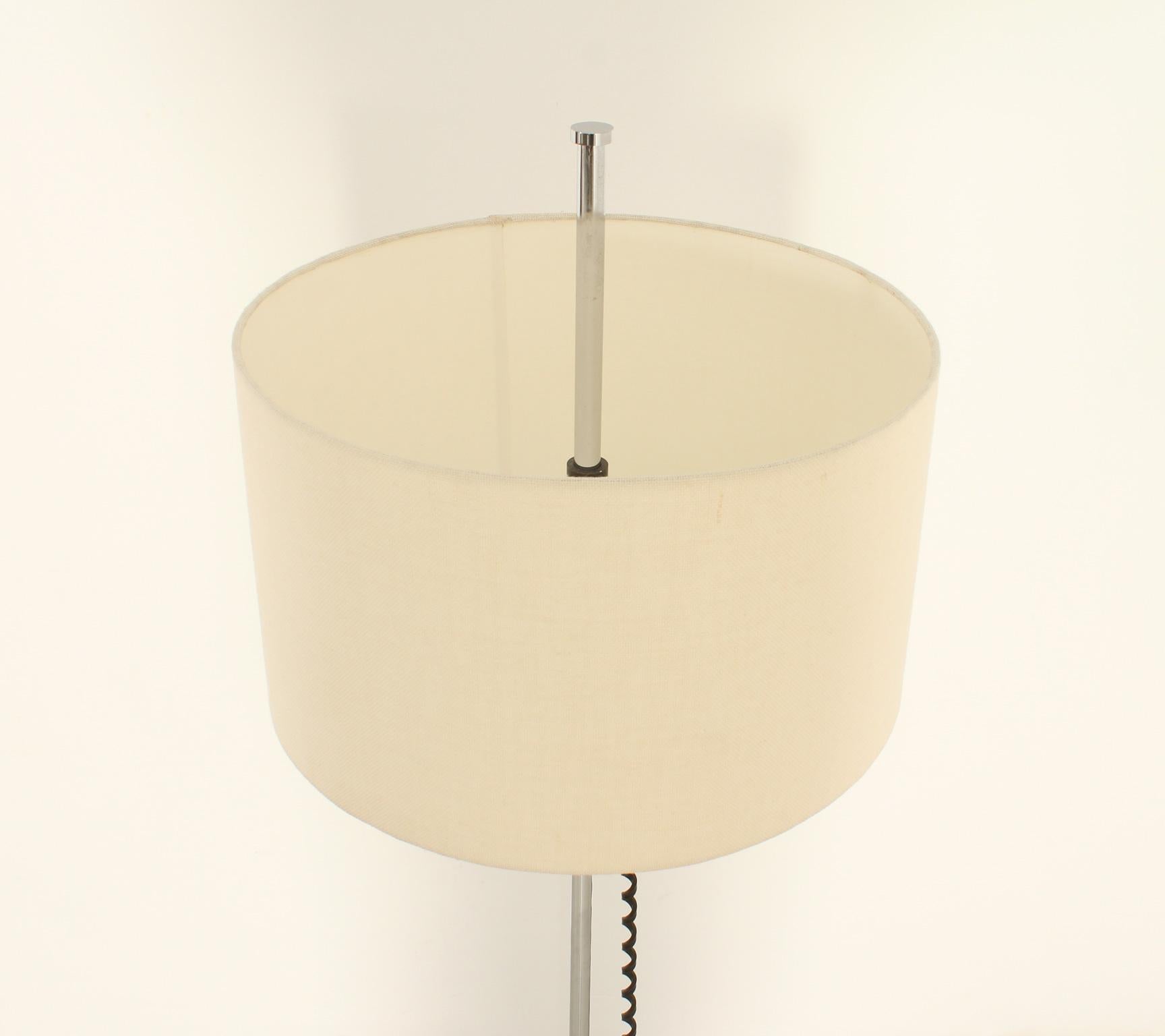Floor Lamp with Adjustable Lampshade, Spain, 1960's In Good Condition For Sale In Barcelona, ES
