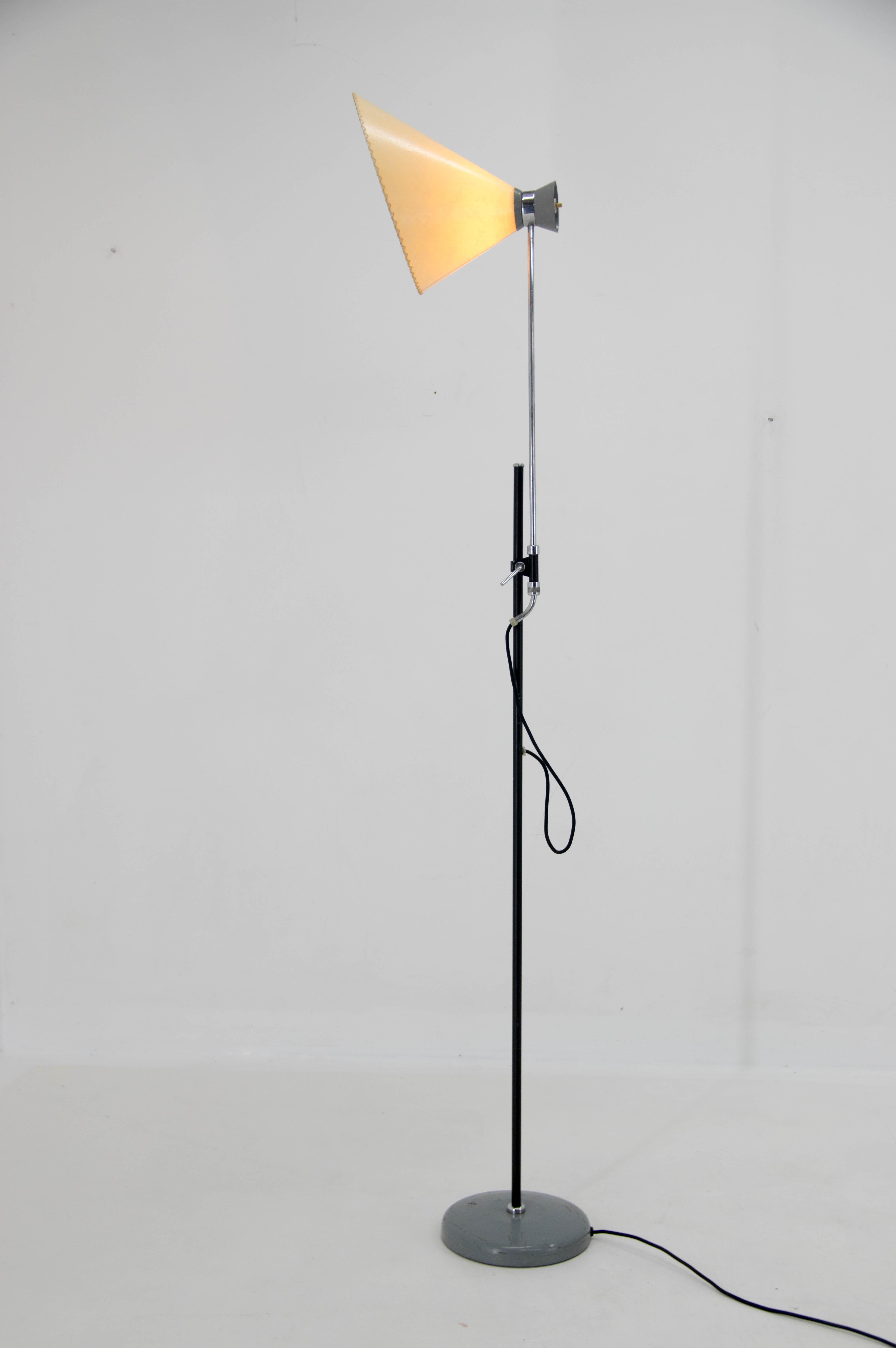Mid-Century Modern Floor Lamp with Adjustable Parchment Shade, 1960s For Sale