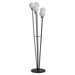 Lampada da terra con cinque globi di vetro opalino di Arlus