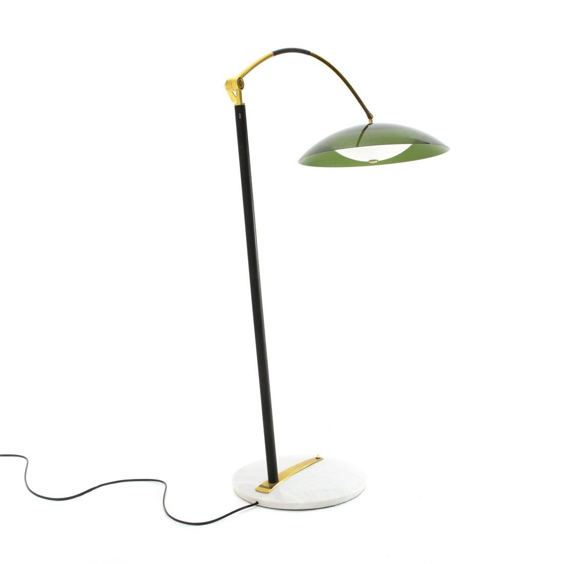 Floor lamp produced in the 1960s by Stilux.
Slightly rounded marble base, with brass element and power button.
Stem in black painted metal and brass.
Diffuser formed by two perspex elements, one white and one green.
Height adjustable.
Good