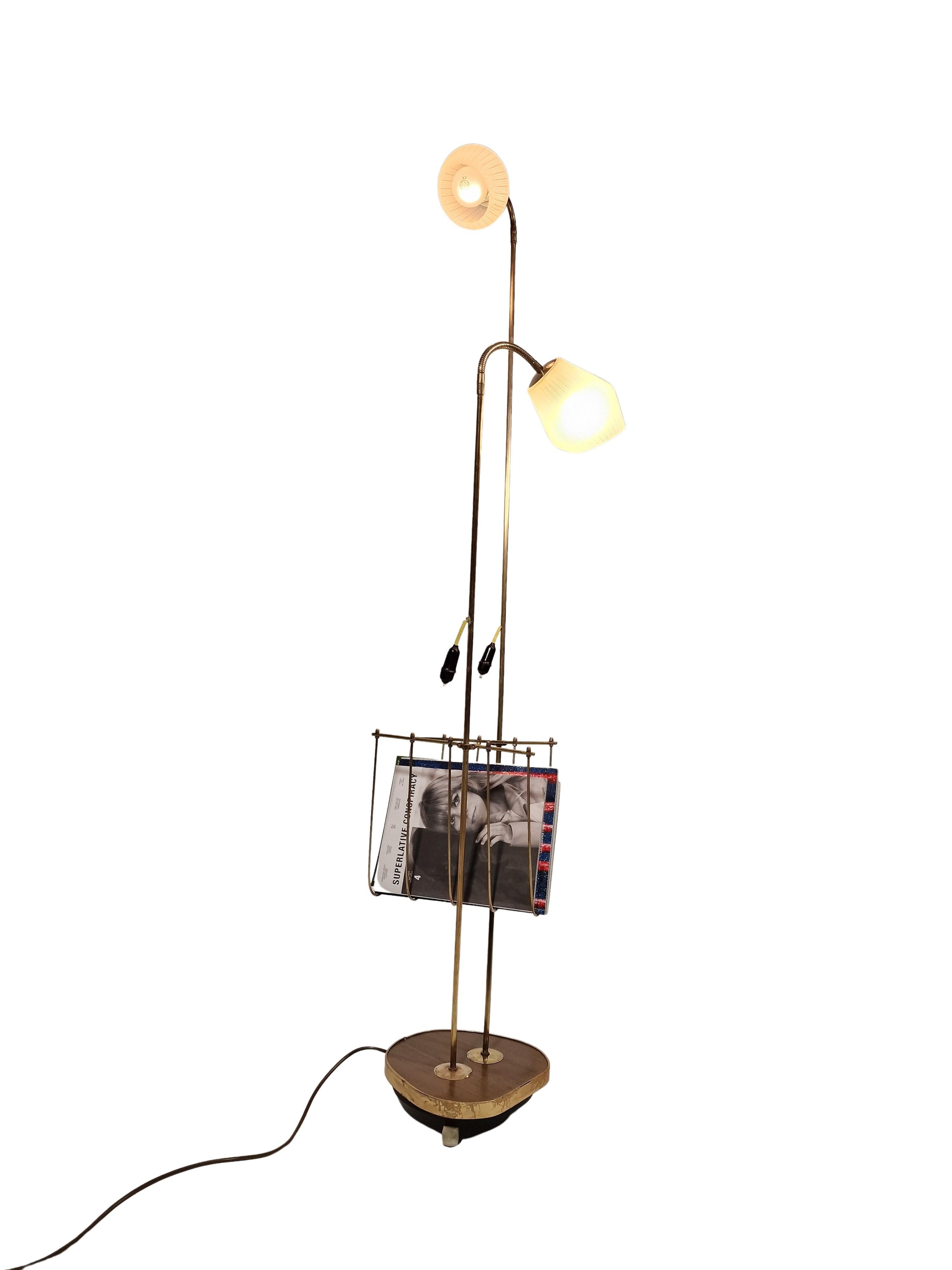 Lampadaire avec porte-journaux, style Régence hollywoodienne, années 1950 Autriche en vente 10