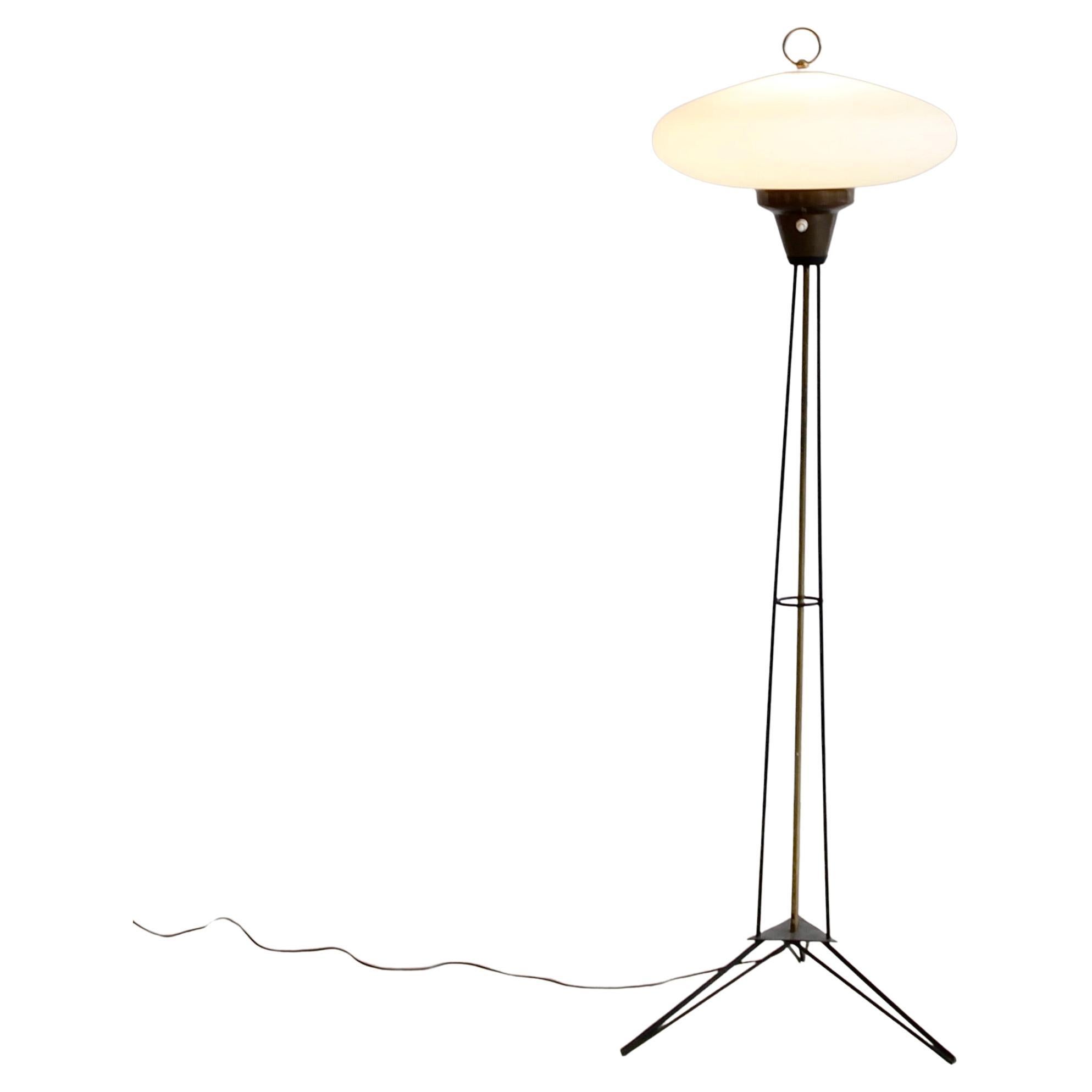 How do you identify an old floor lamp?