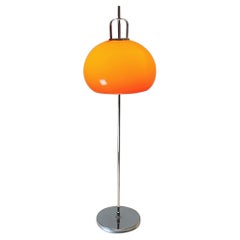 Stehlampe mit orangefarbenem Schirm von Harvey Guzzini, Italien, 1970er Jahre.